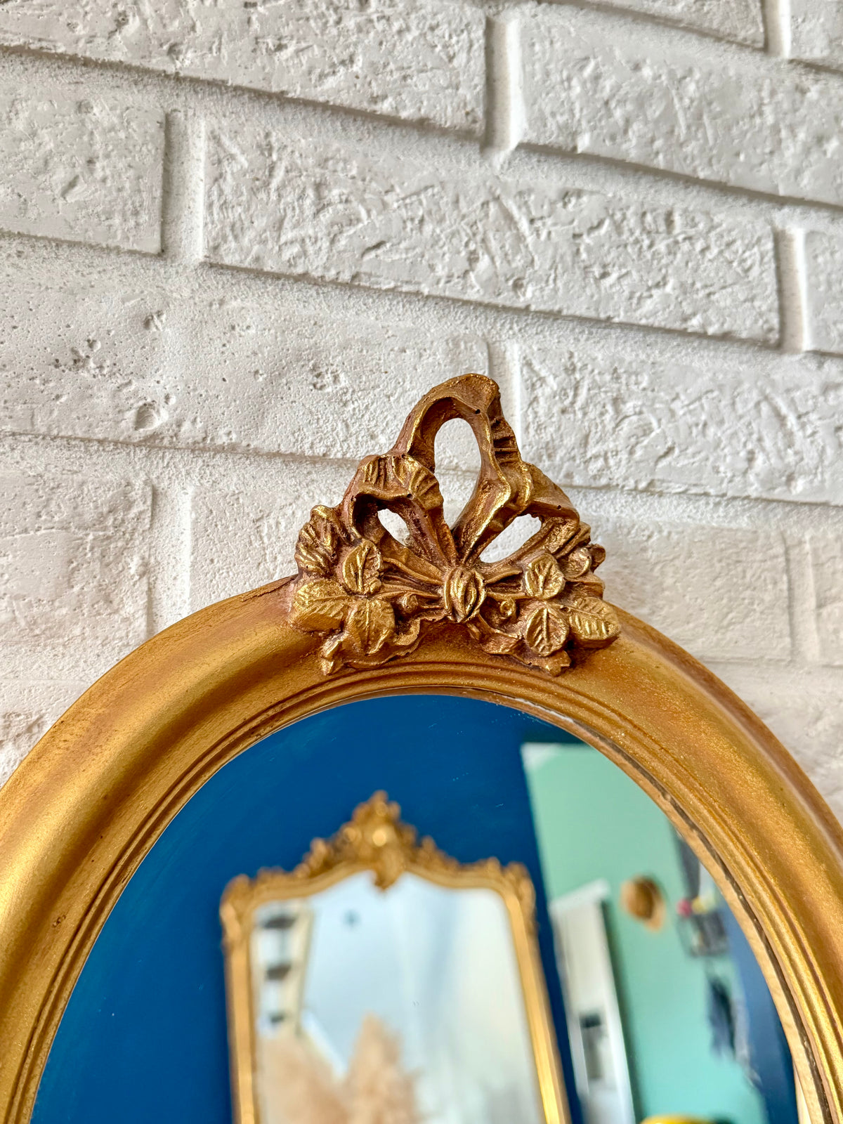 Miroir ancien doré à fronton