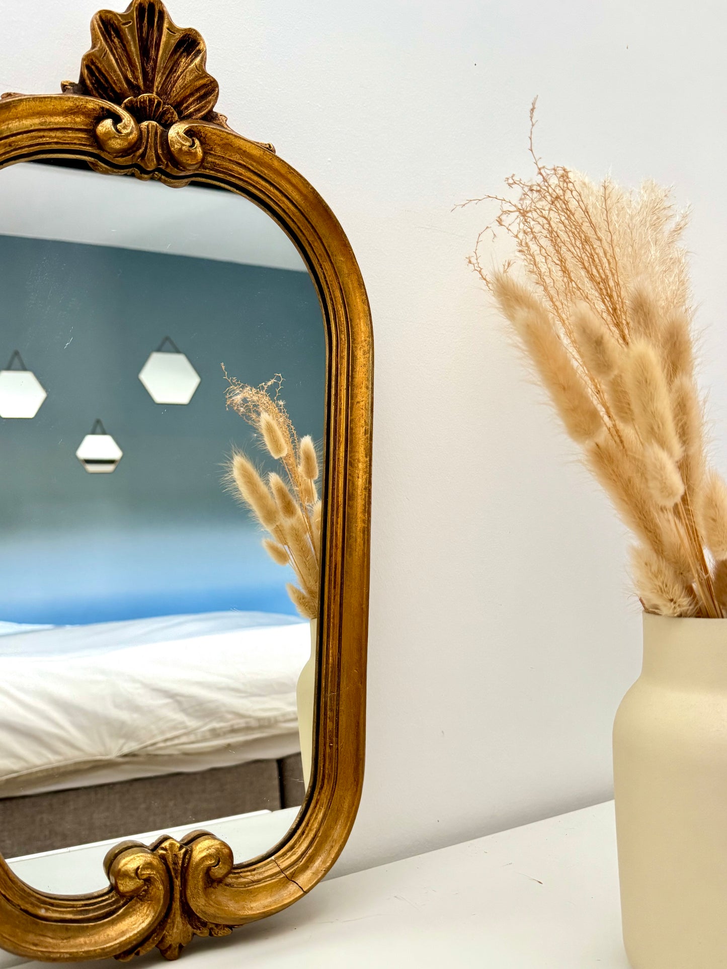 Miroir ancien doré de style baroque