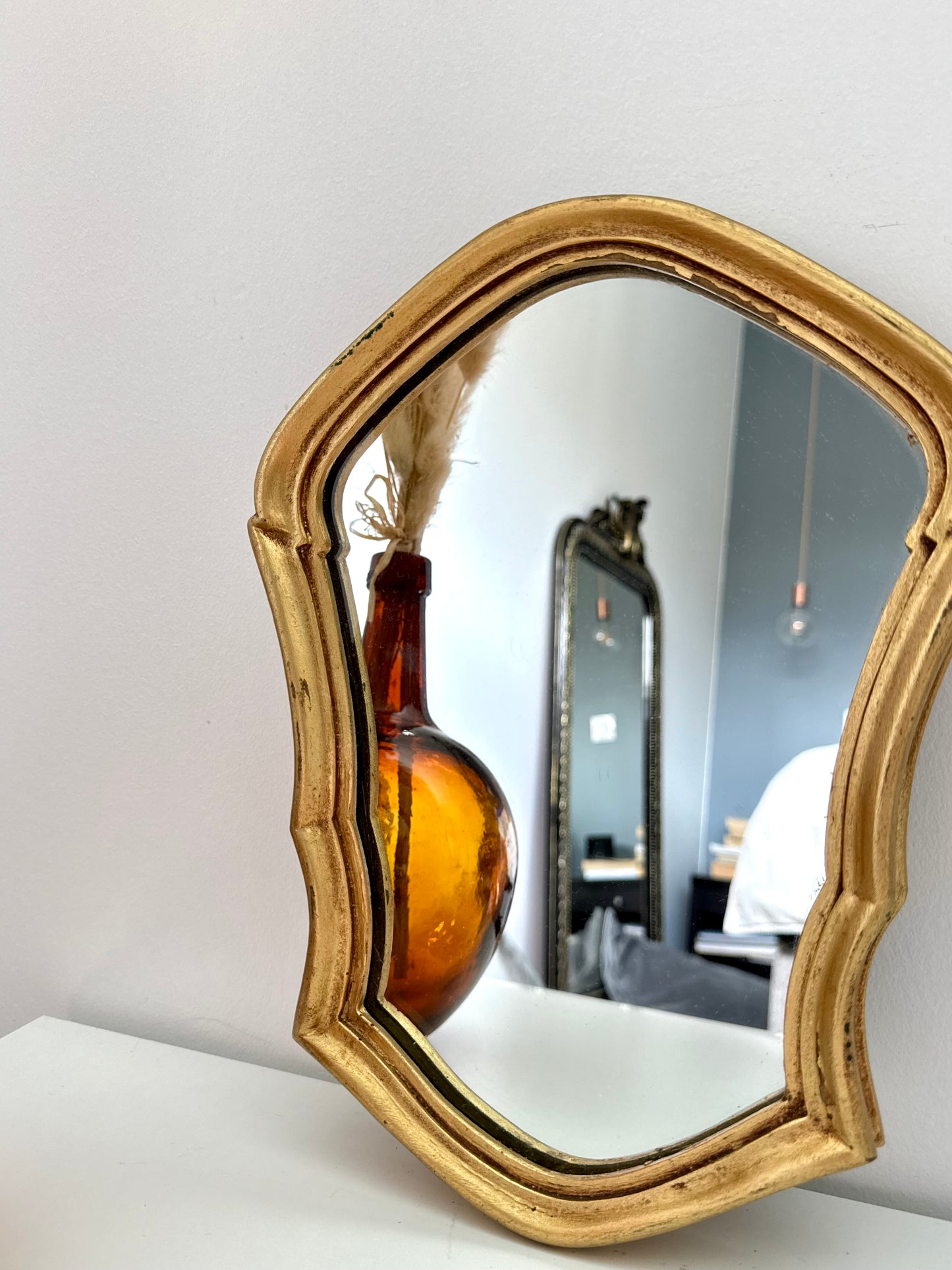Petit miroir doré de style baroque