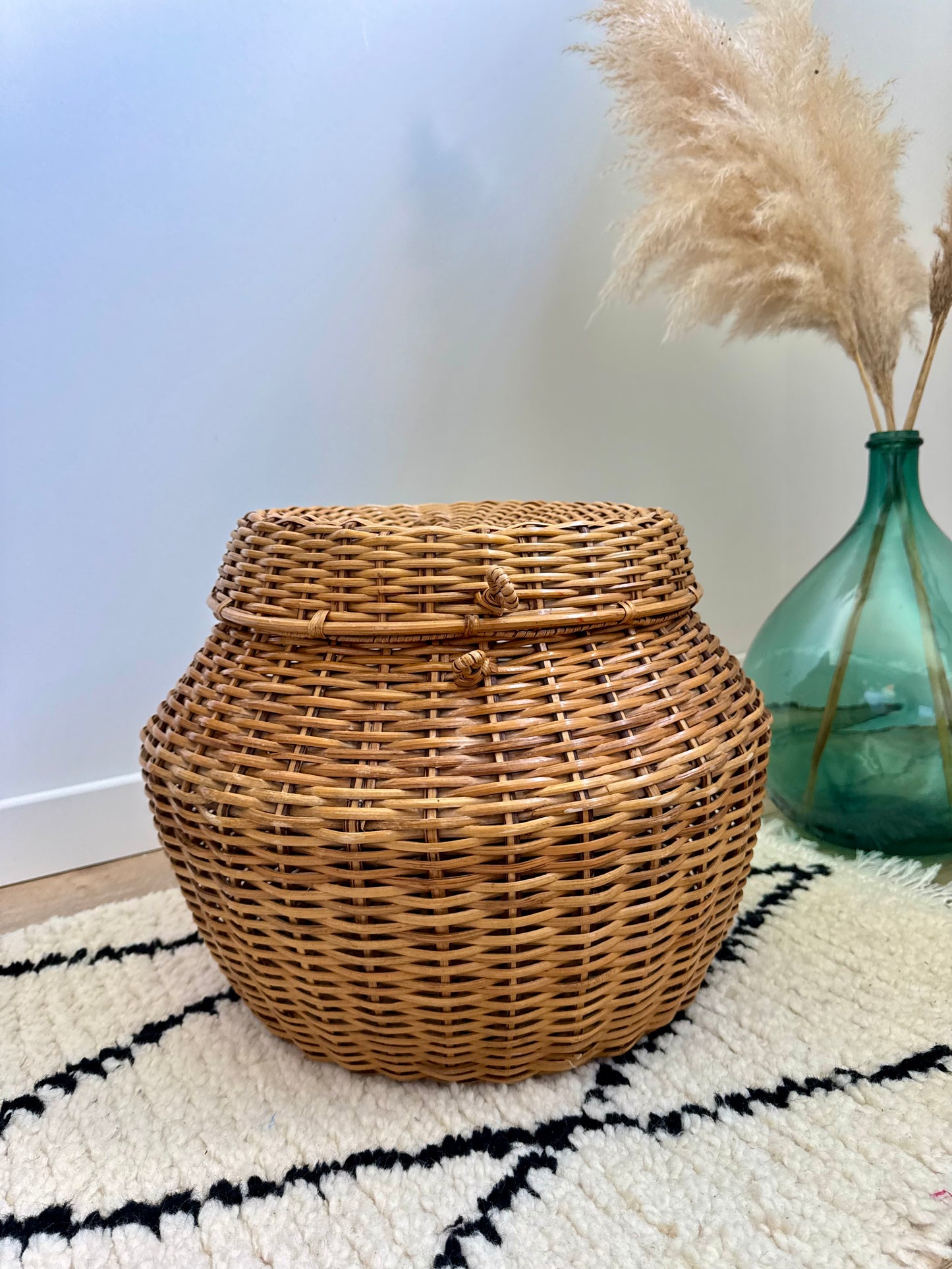 Panier ancien en osier tressé