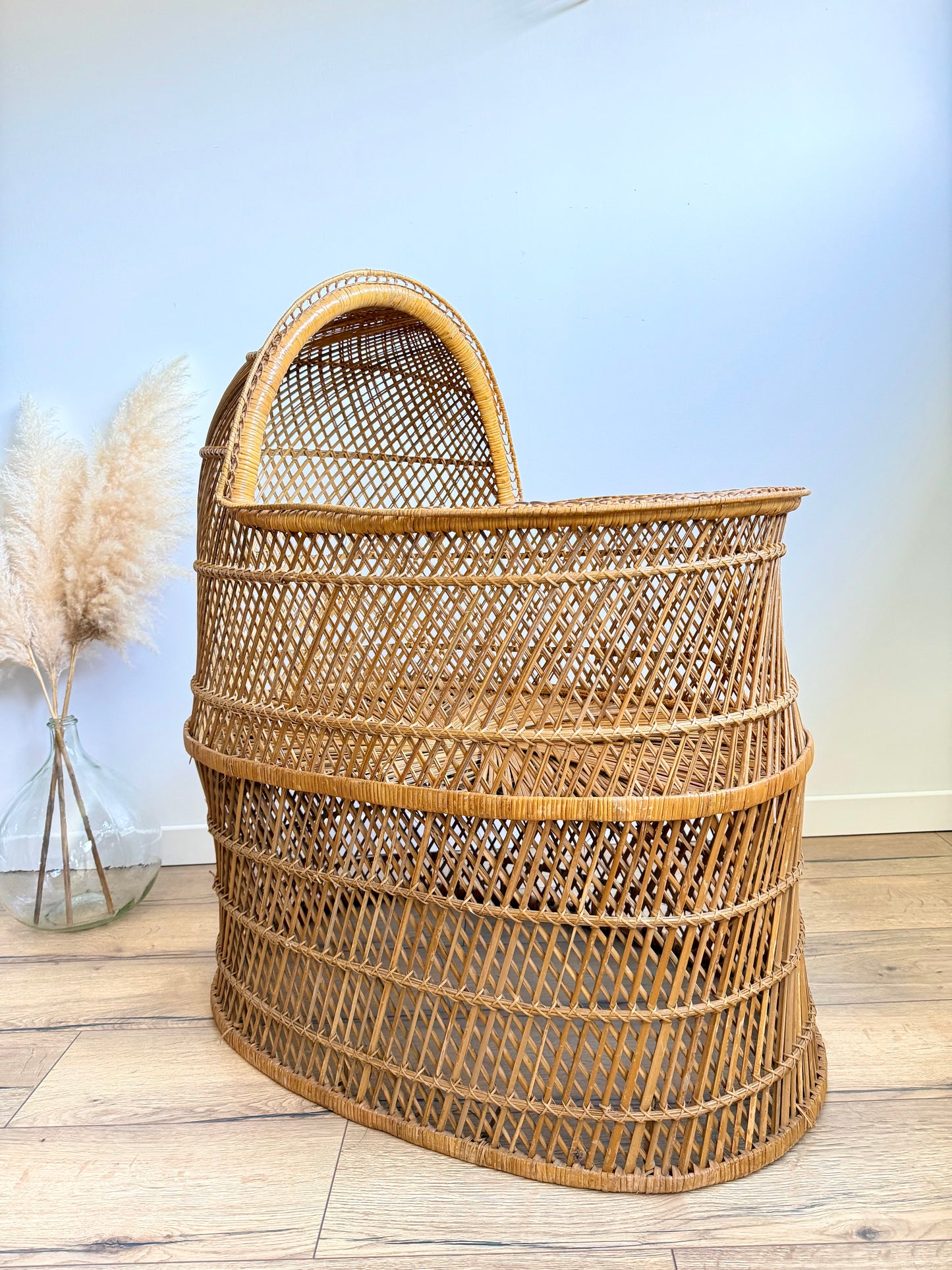 Berceau en rotin vintage