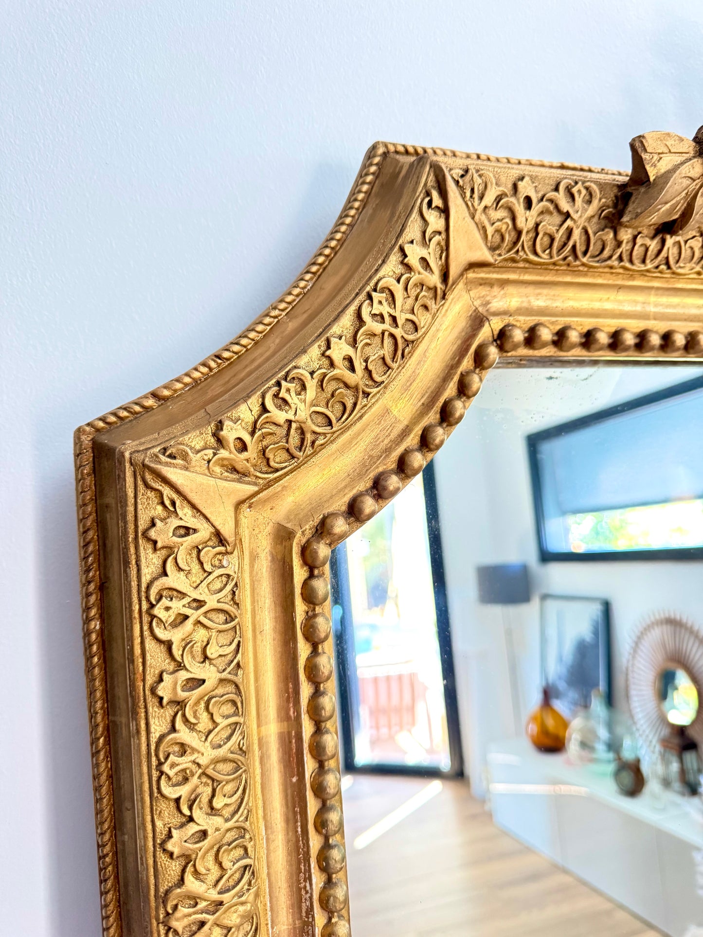 Grand miroir ancien doré à la feuille d'or