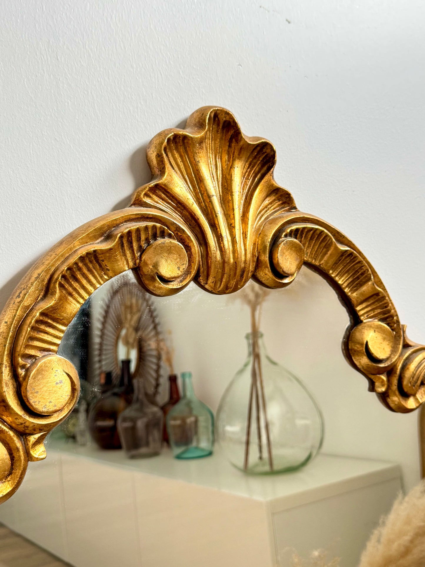 Grand miroir doré style baroque à coquille