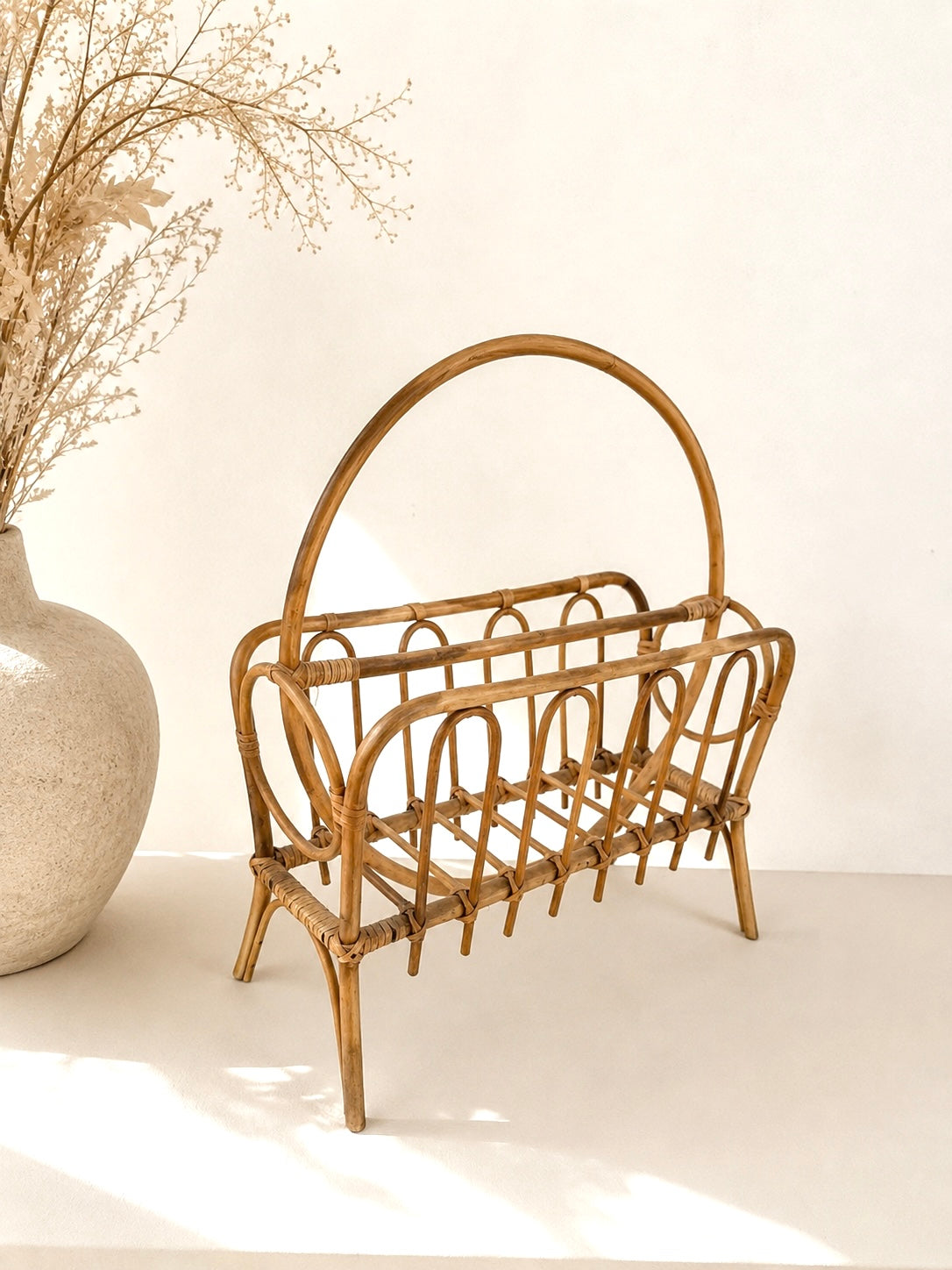 Porte-revues en rotin vintage