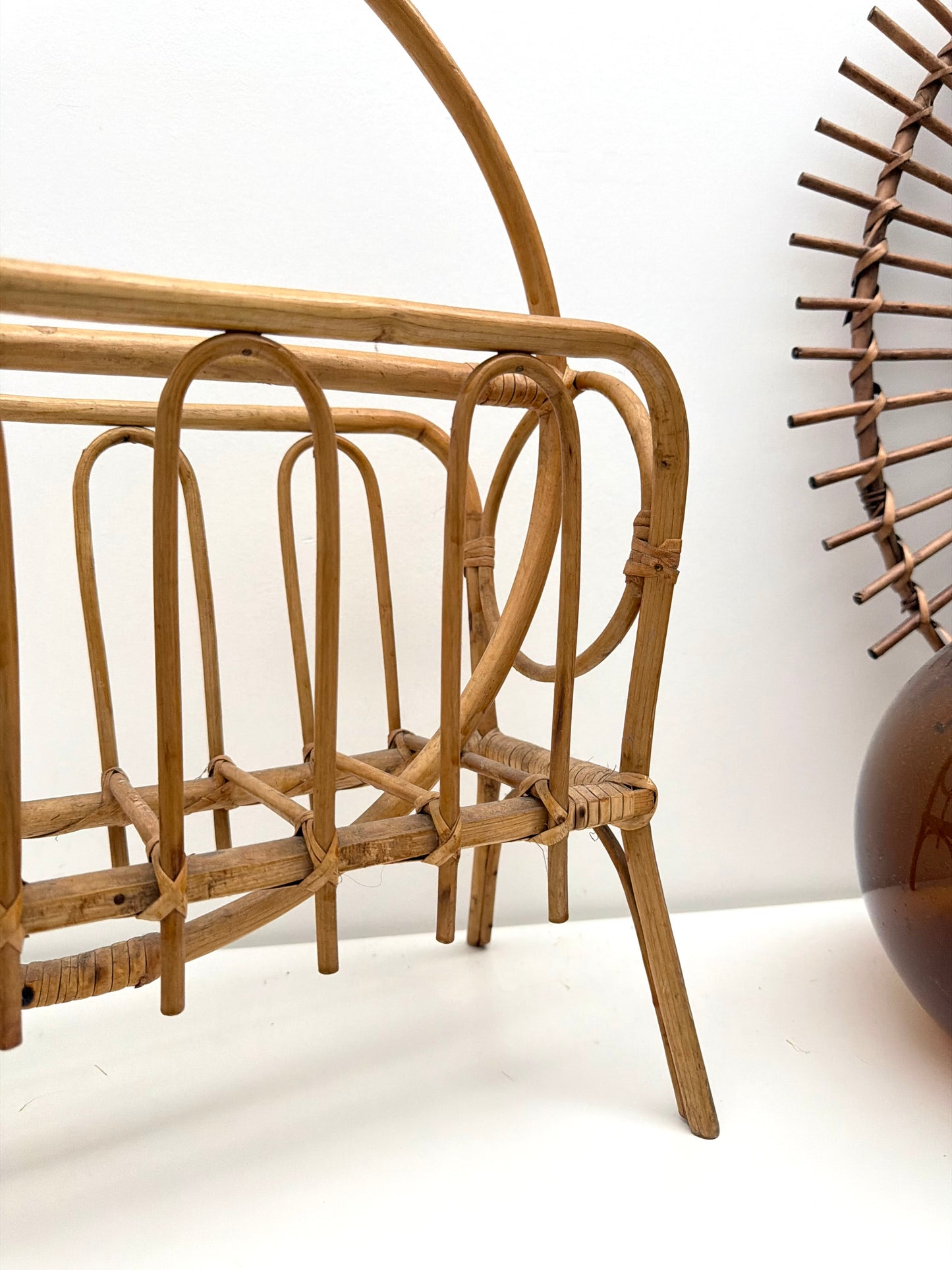 Porte-revues en rotin vintage