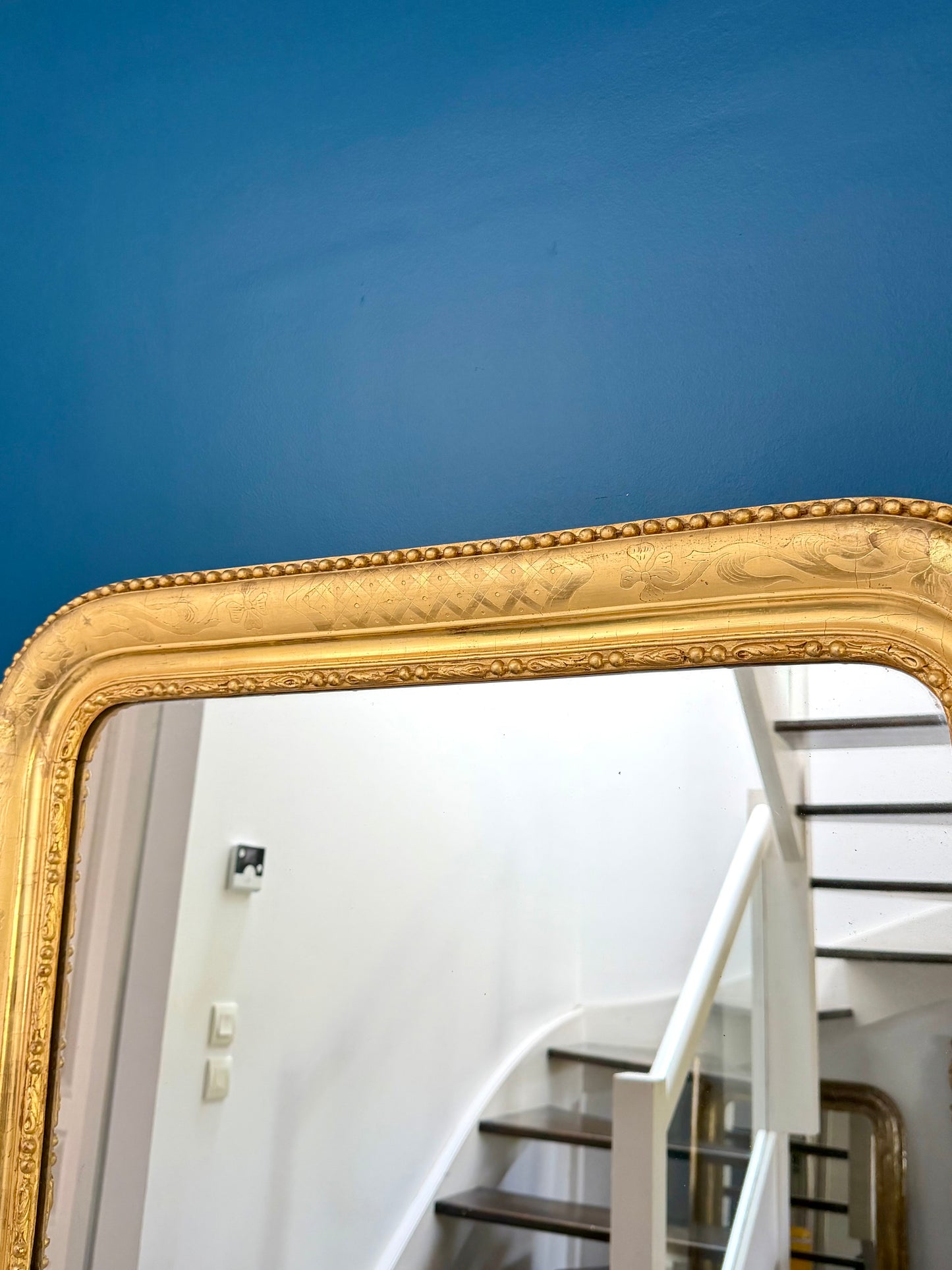 Somptueux miroir ancien Louis Philippe doré à la feuille d’or