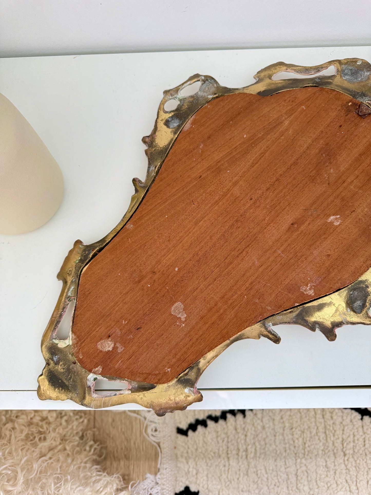 Miroir ancien style rocaille en laiton doré