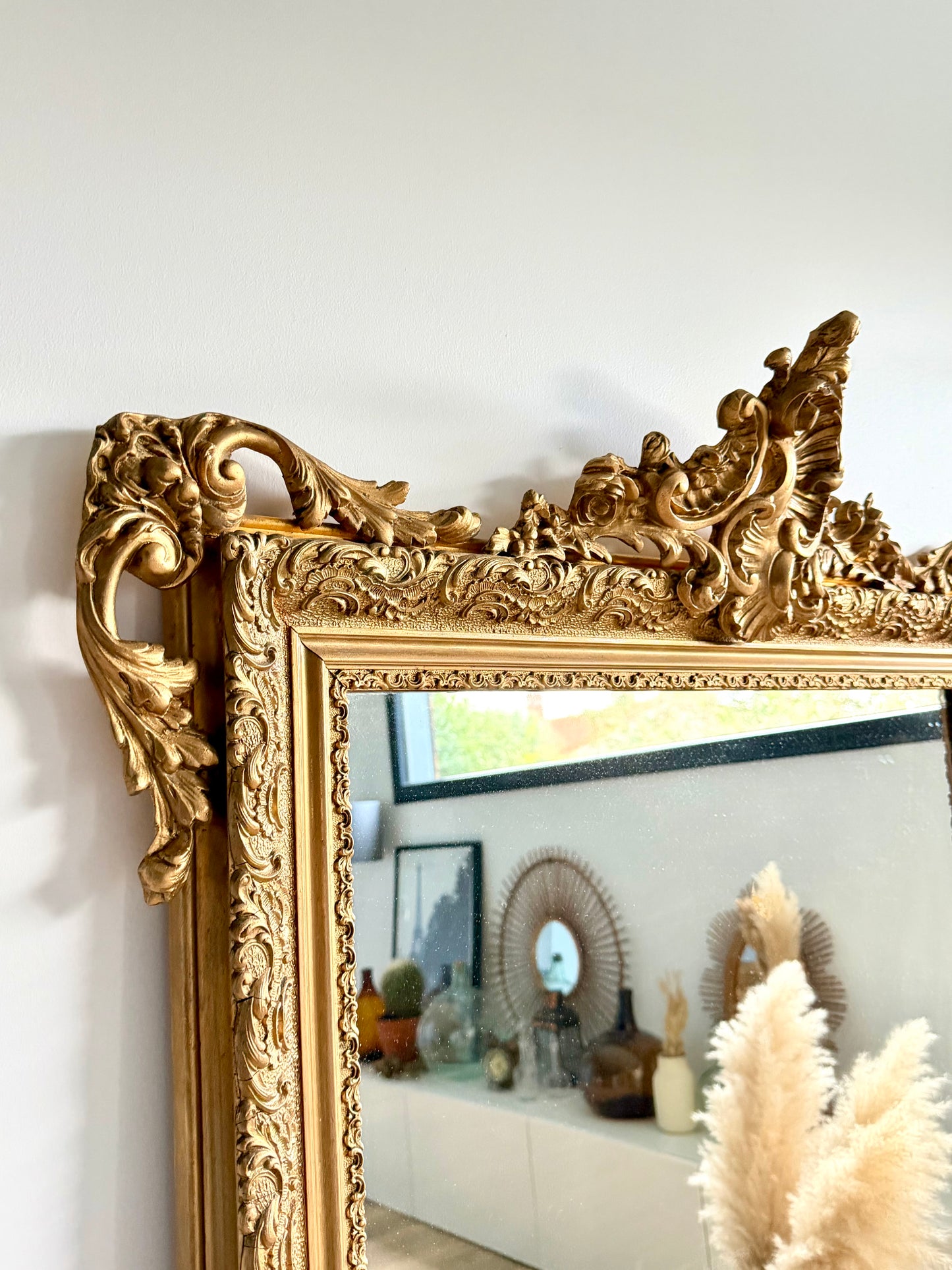 Grand miroir ancien Louis XV doré, style rocaille