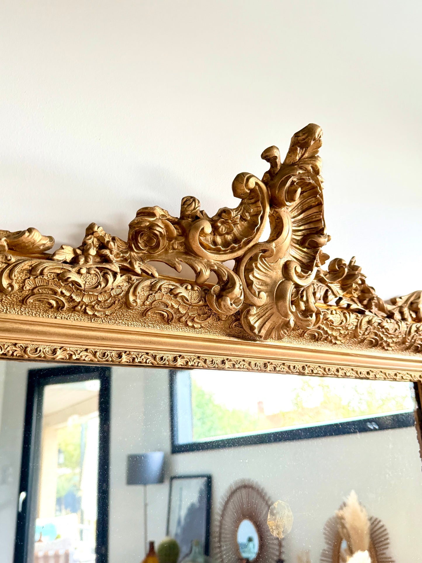 Grand miroir ancien Louis XV doré, style rocaille