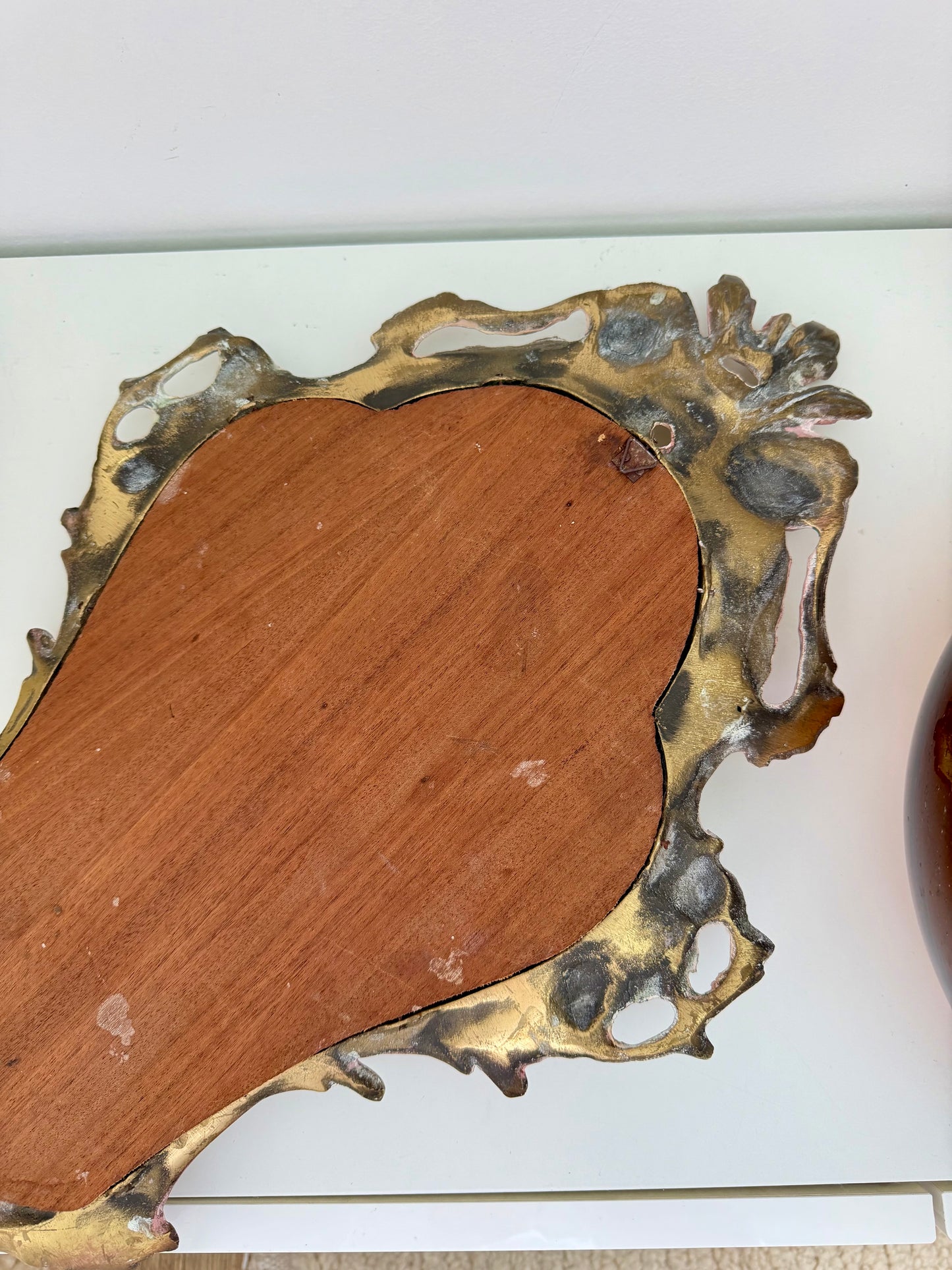 Miroir ancien style rocaille en laiton doré