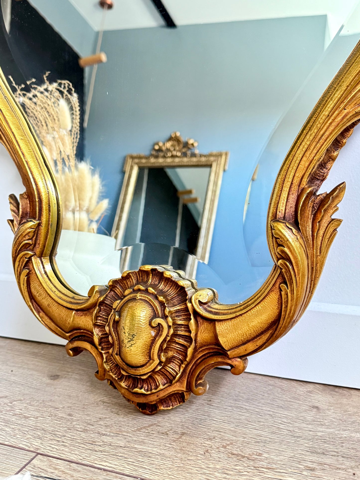 Miroir ancien doré en métal style baroque