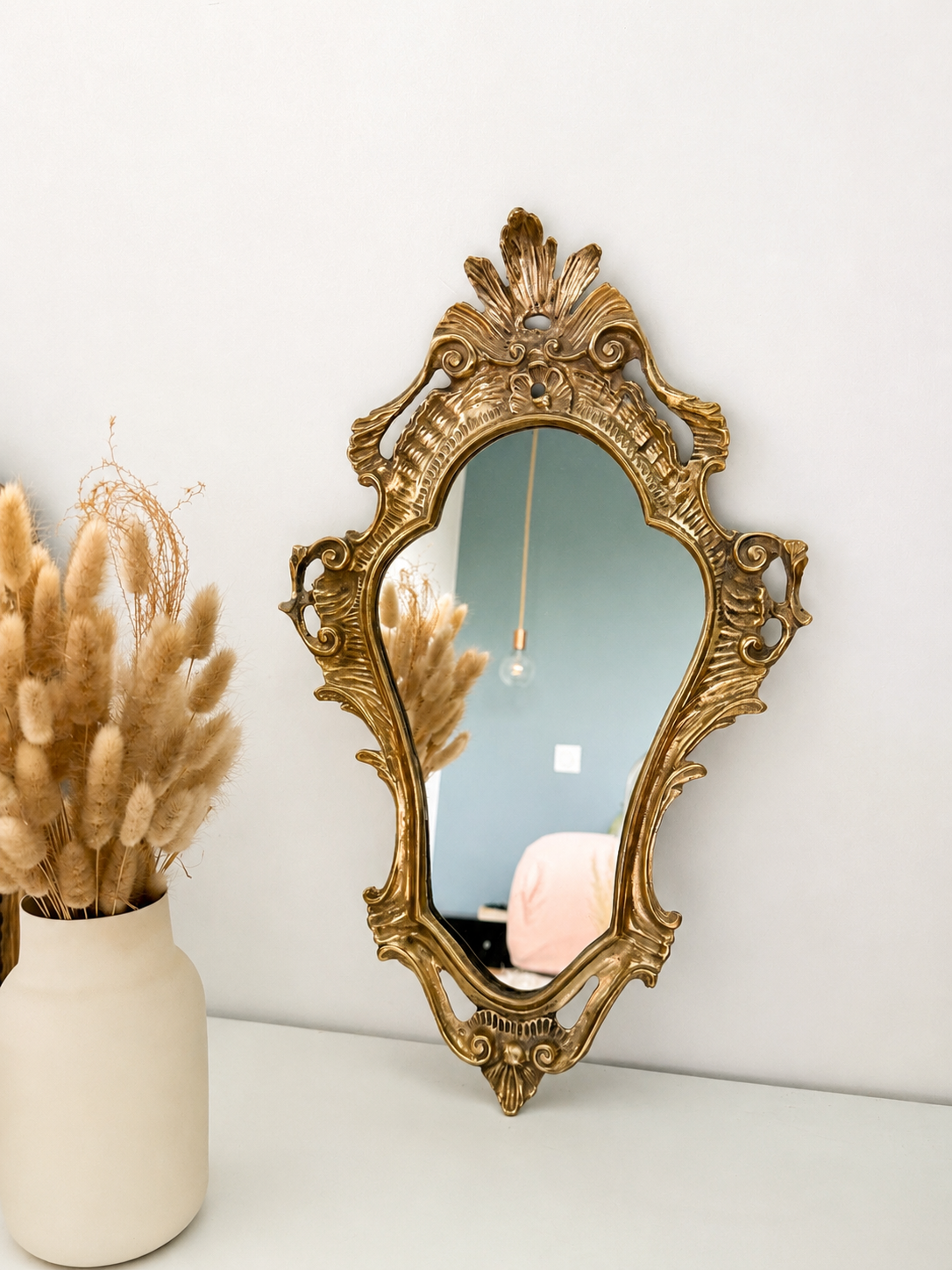 Miroir ancien style rocaille en laiton doré