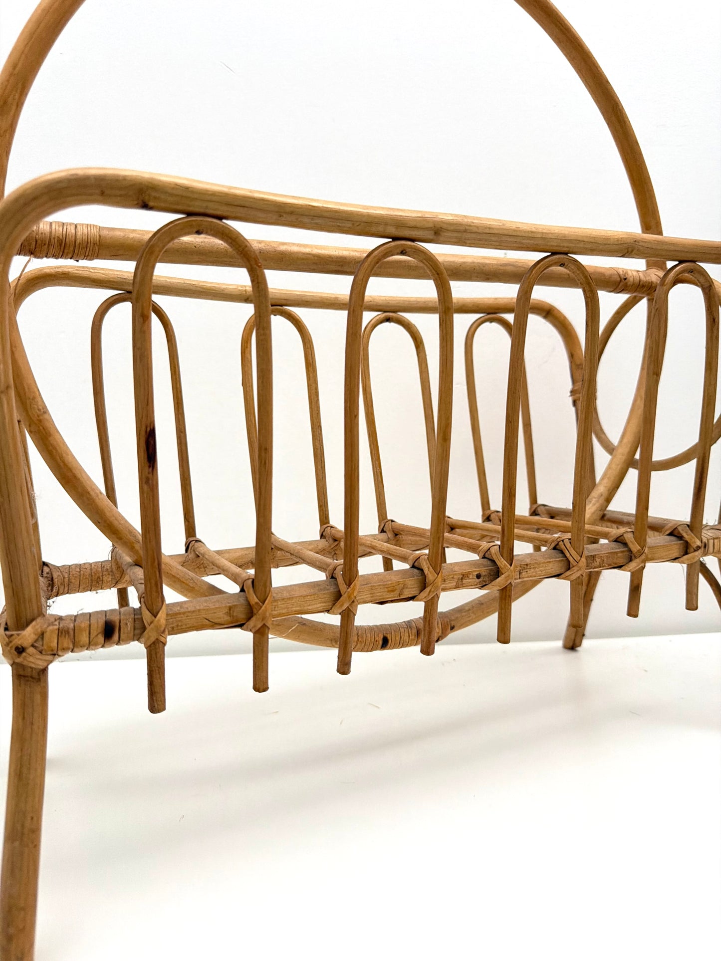 Porte-revues en rotin vintage