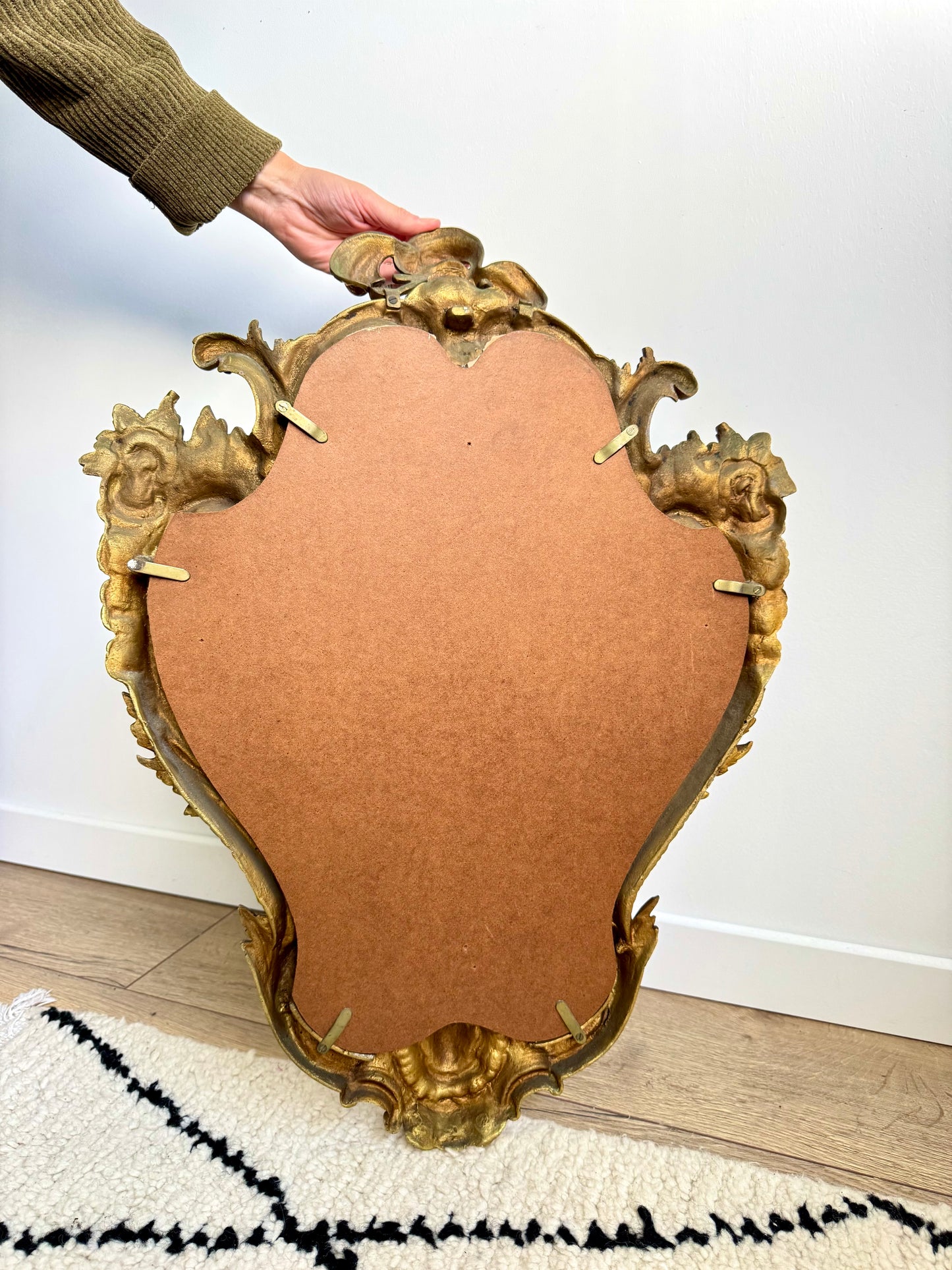 Miroir ancien doré en métal style baroque