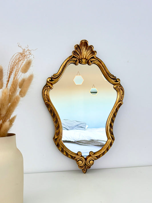 Miroir doré de style baroque