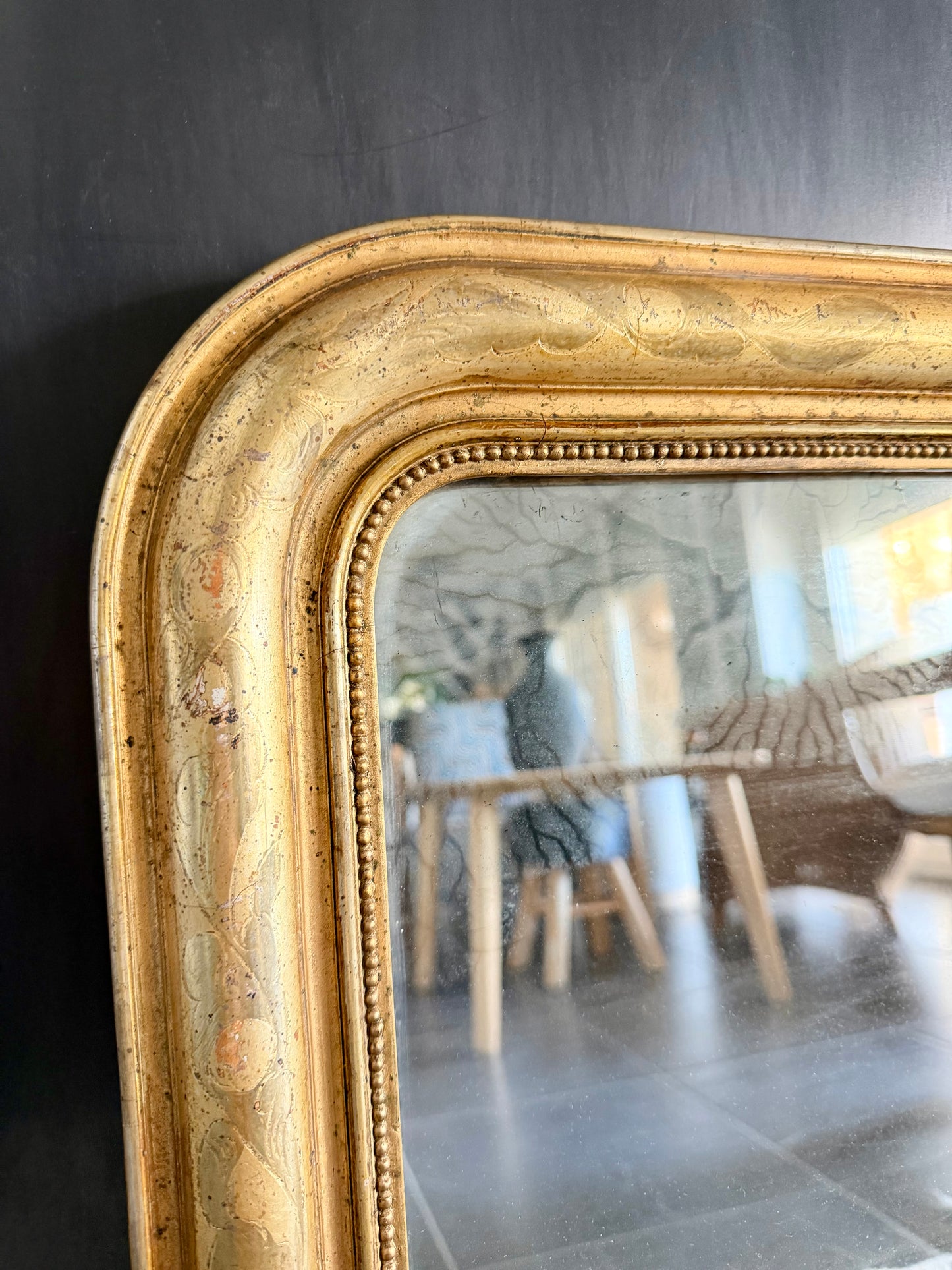 Miroir ancien Louis Philippe doré à la feuille d’or