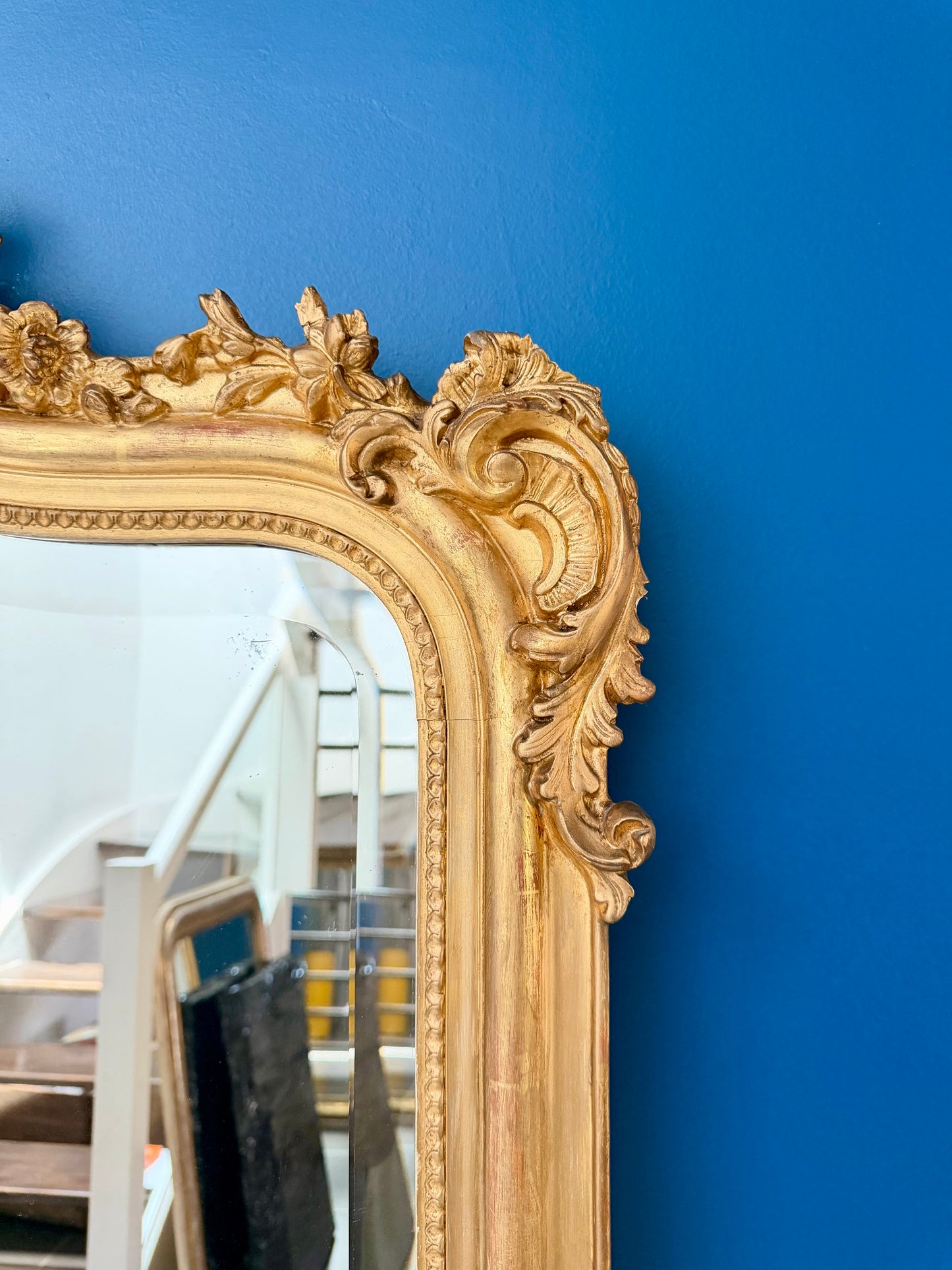 Grand miroir ancien Napoléon III doré à la feuille d’or