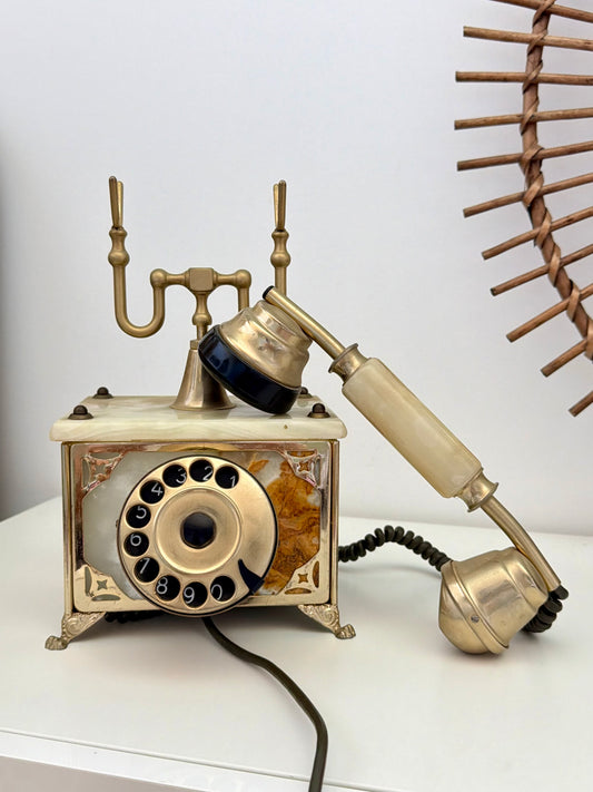 Téléphone vintage en onyx et laiton