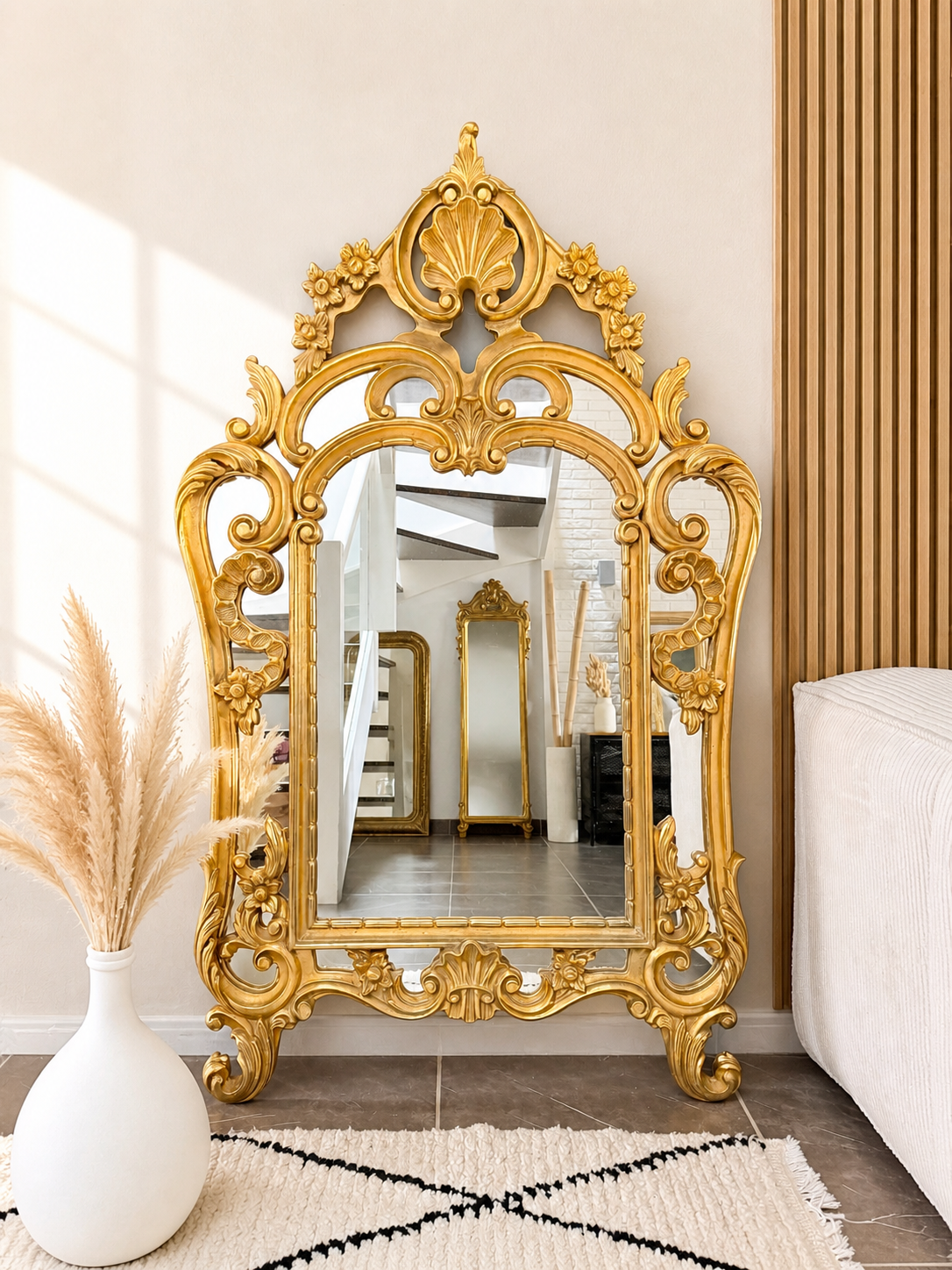 Grand miroir ancien doré de style baroque à parcloses