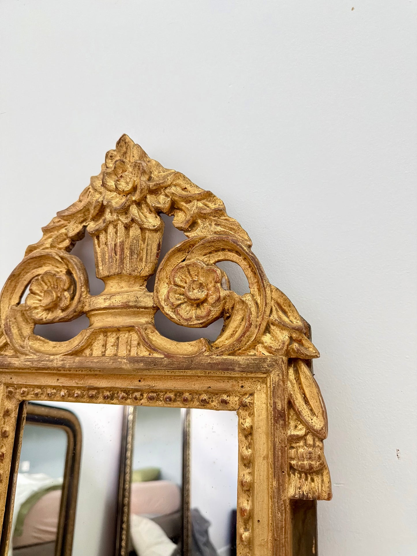Miroir ancien doré style Louis XVI