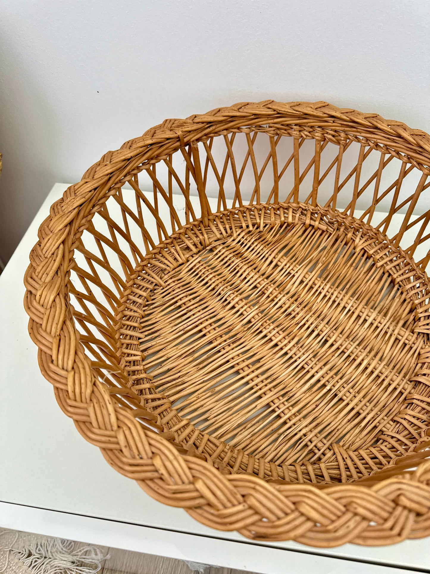 Corbeille en osier tressé