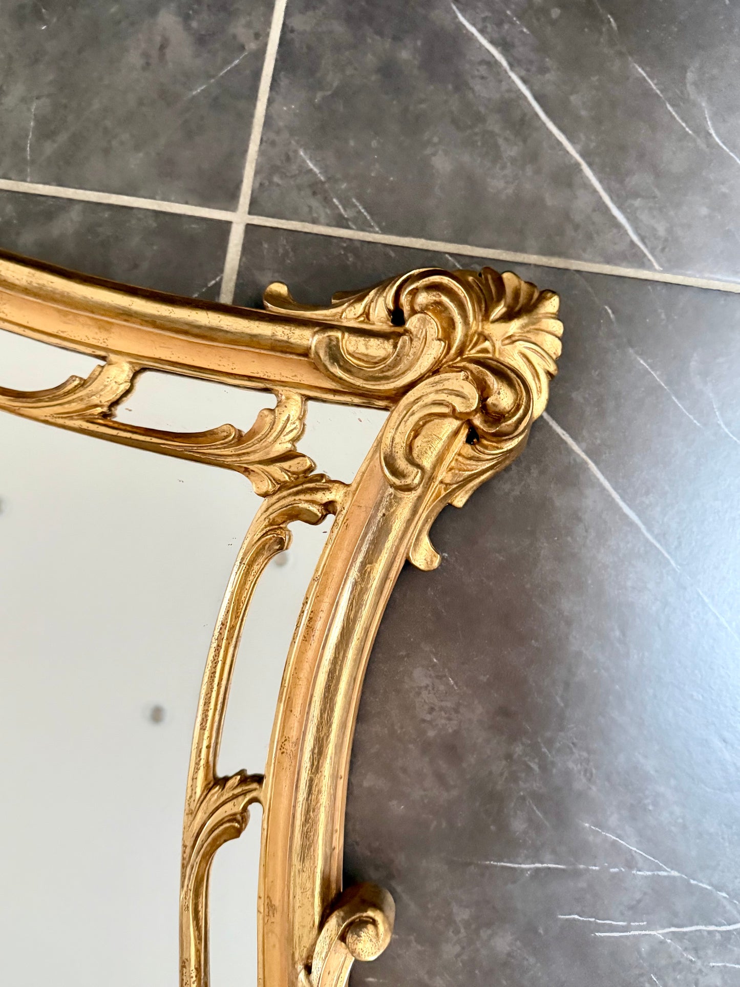 Exceptionnel miroir ancien papillon baroque doré