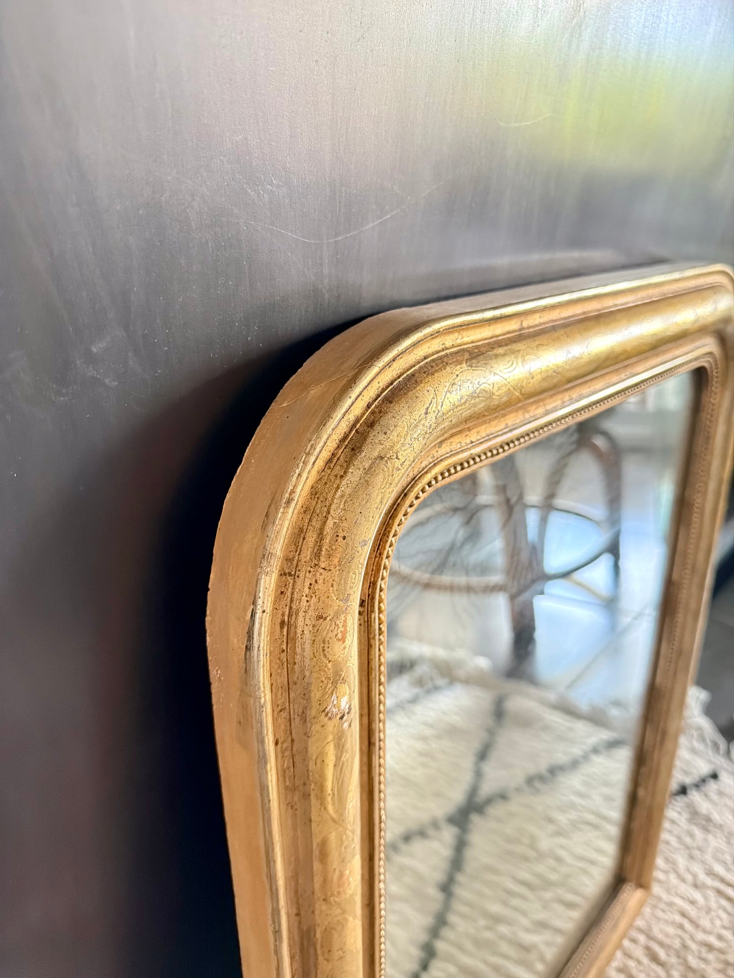 Miroir ancien Louis Philippe doré à la feuille d’or