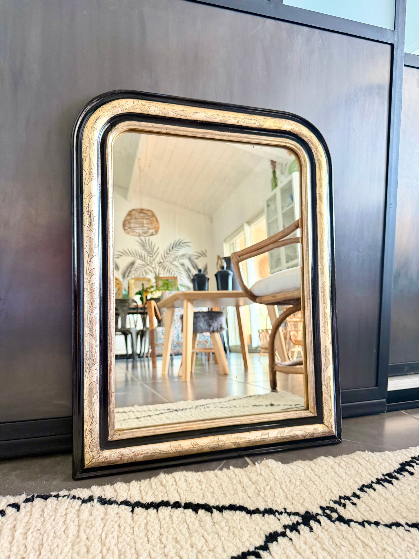 Miroir ancien Louis Philippe doré à la feuille d’or et noir