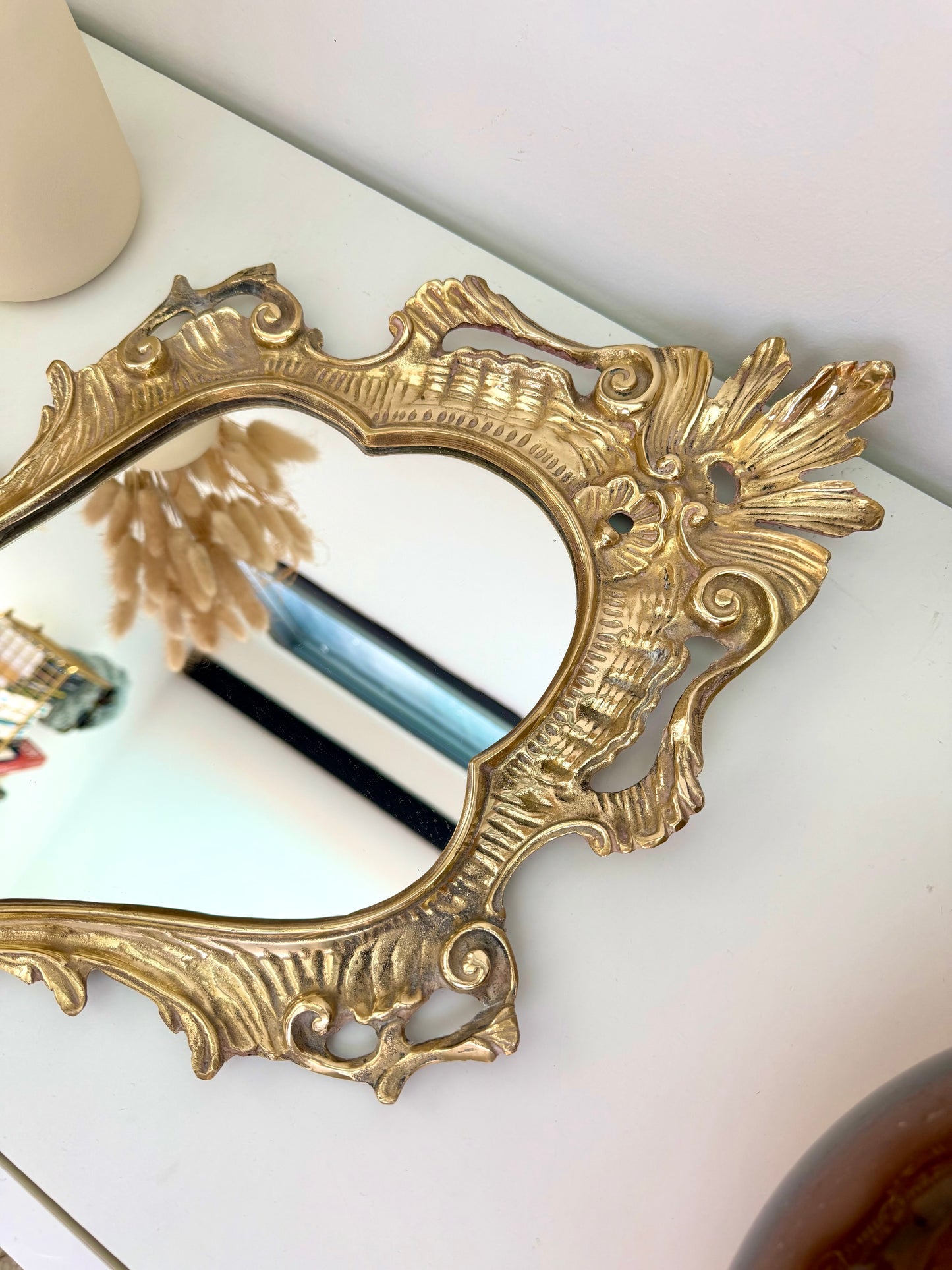 Miroir ancien style rocaille en laiton doré