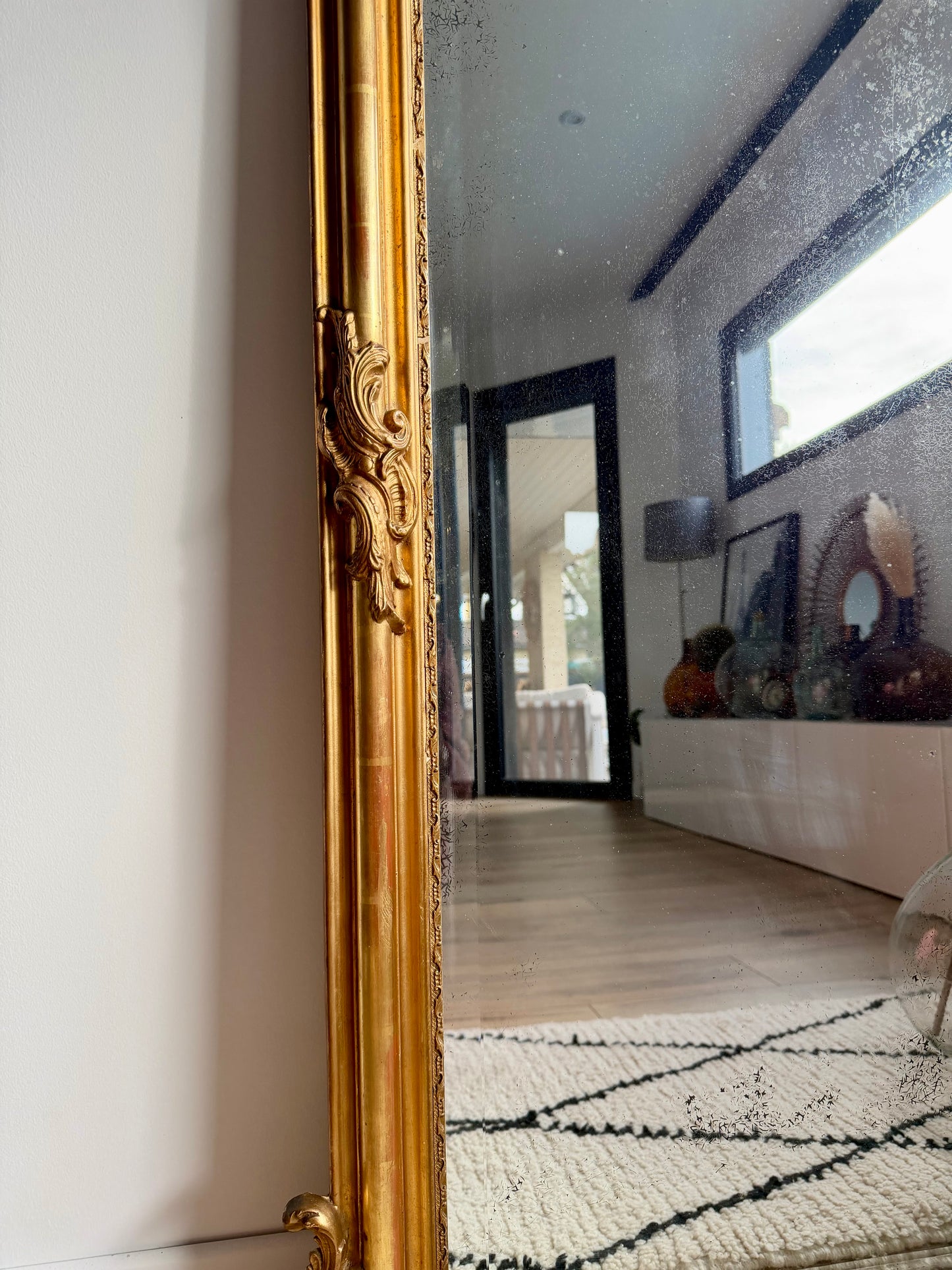 Grand miroir ancien doré au style Louis XV