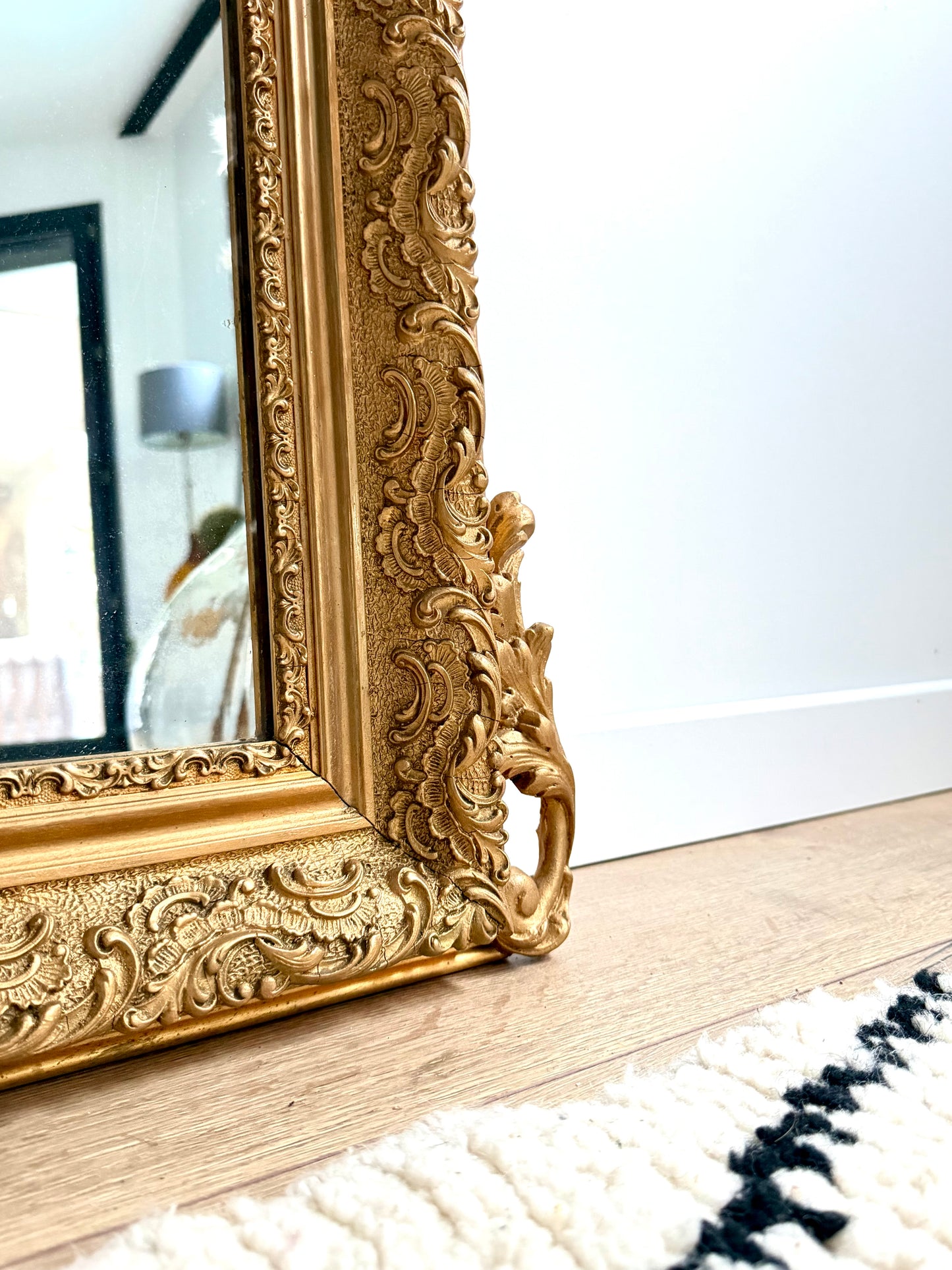 Grand miroir ancien Louis XV doré, style rocaille