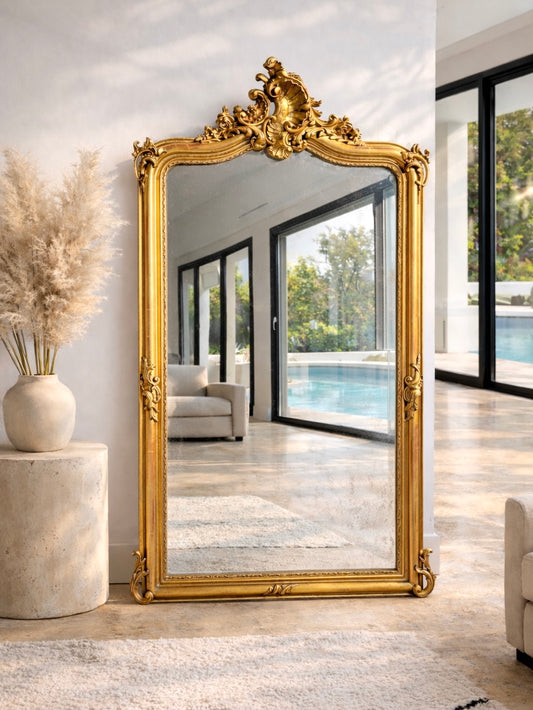 Grand miroir doré style Louis XV.