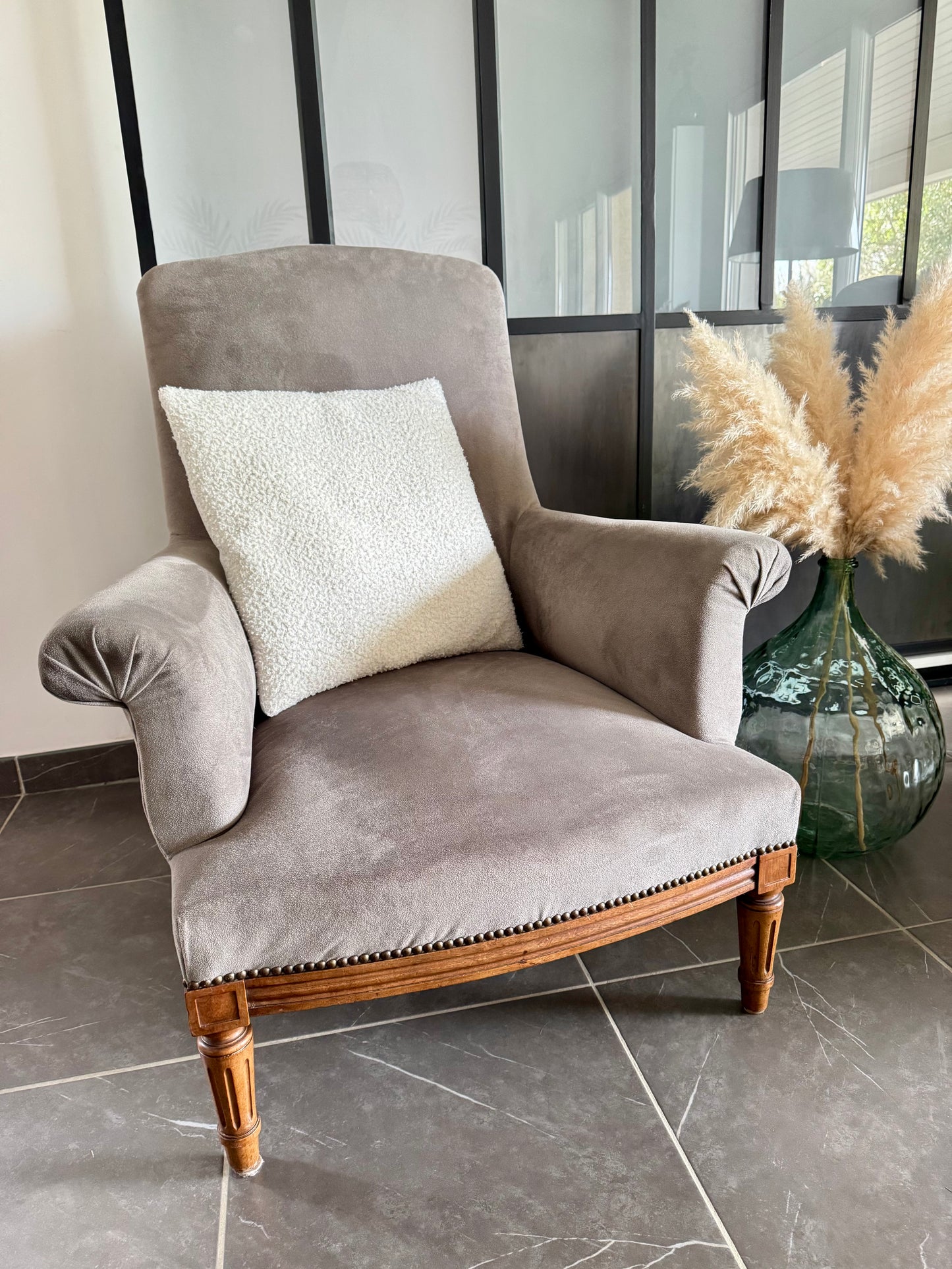 Paire de fauteuils Louis XVI