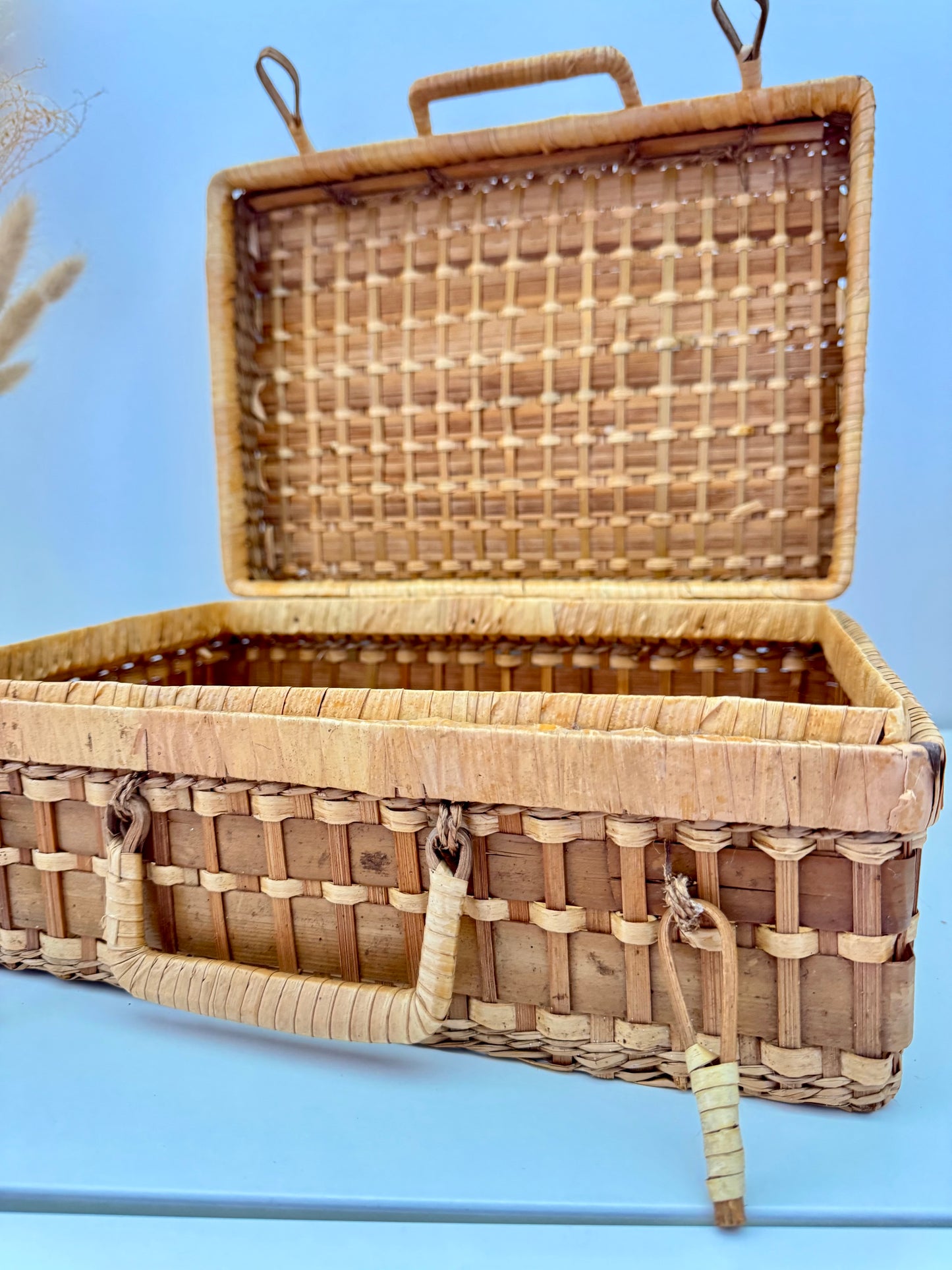 Valise en rotin vintage