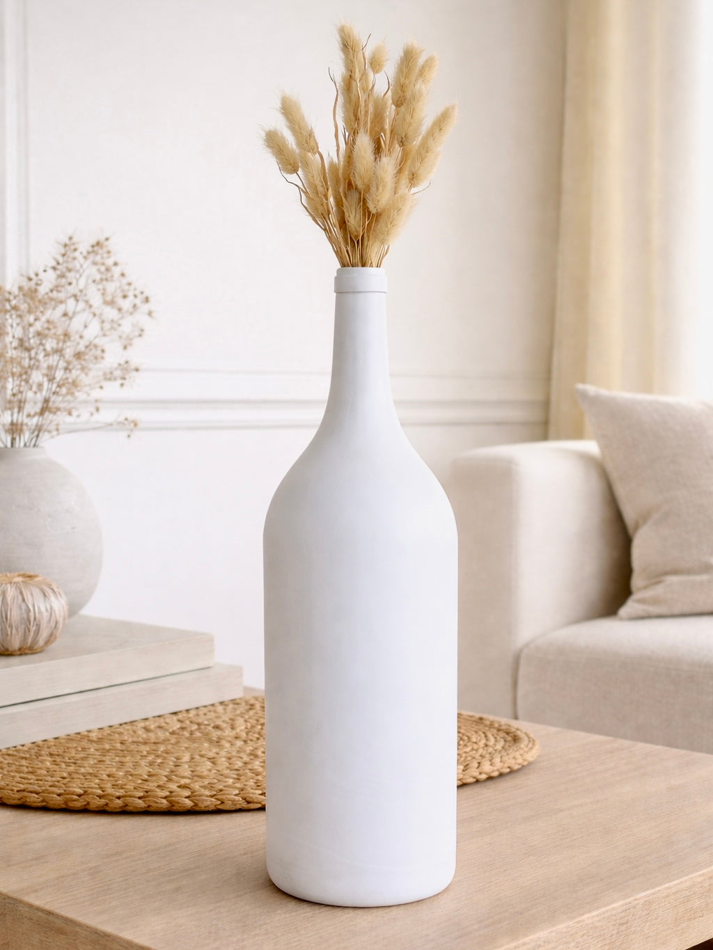 Vase ancien blanc mat
