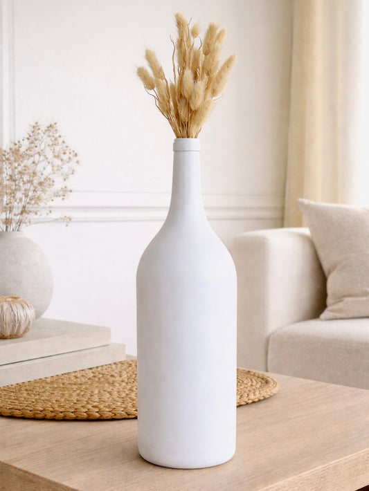 Vase ancien blanc mat