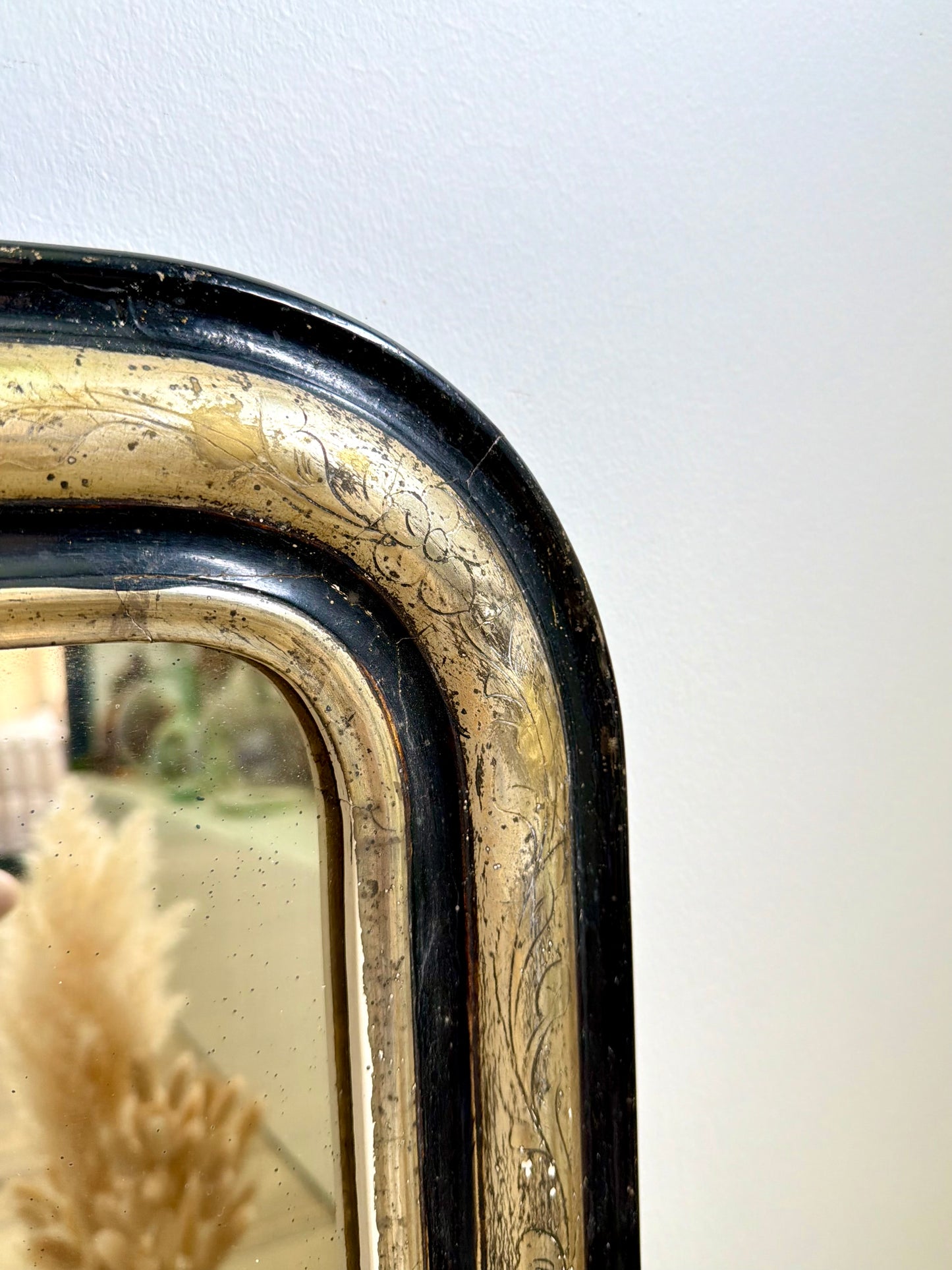 Miroir ancien Louis Philippe doré à la feuille d’or et noir
