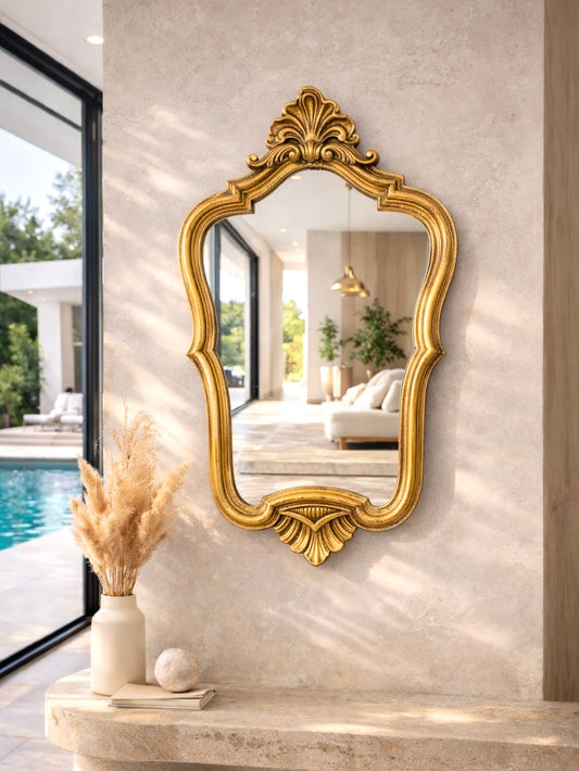 Charmant miroir doré de style baroque