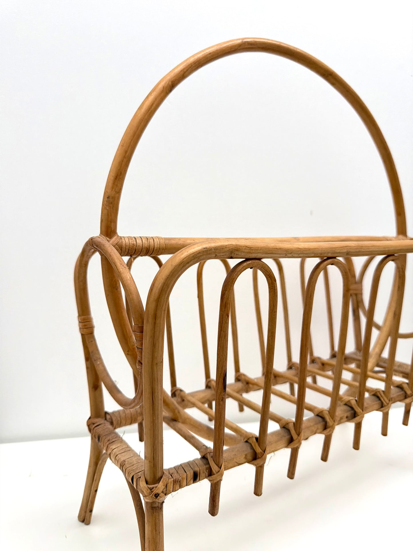 Porte-revues en rotin vintage