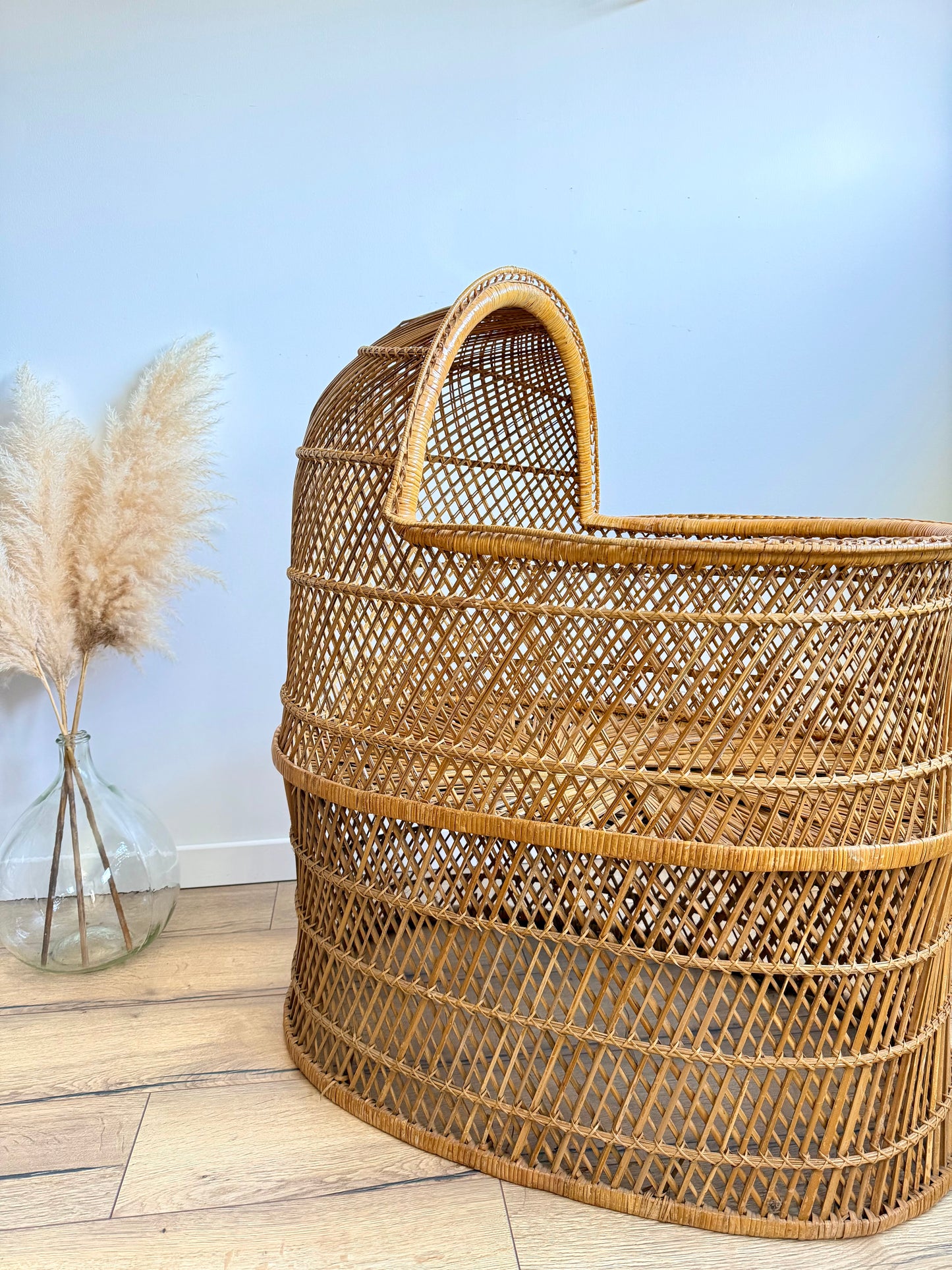 Berceau en rotin vintage