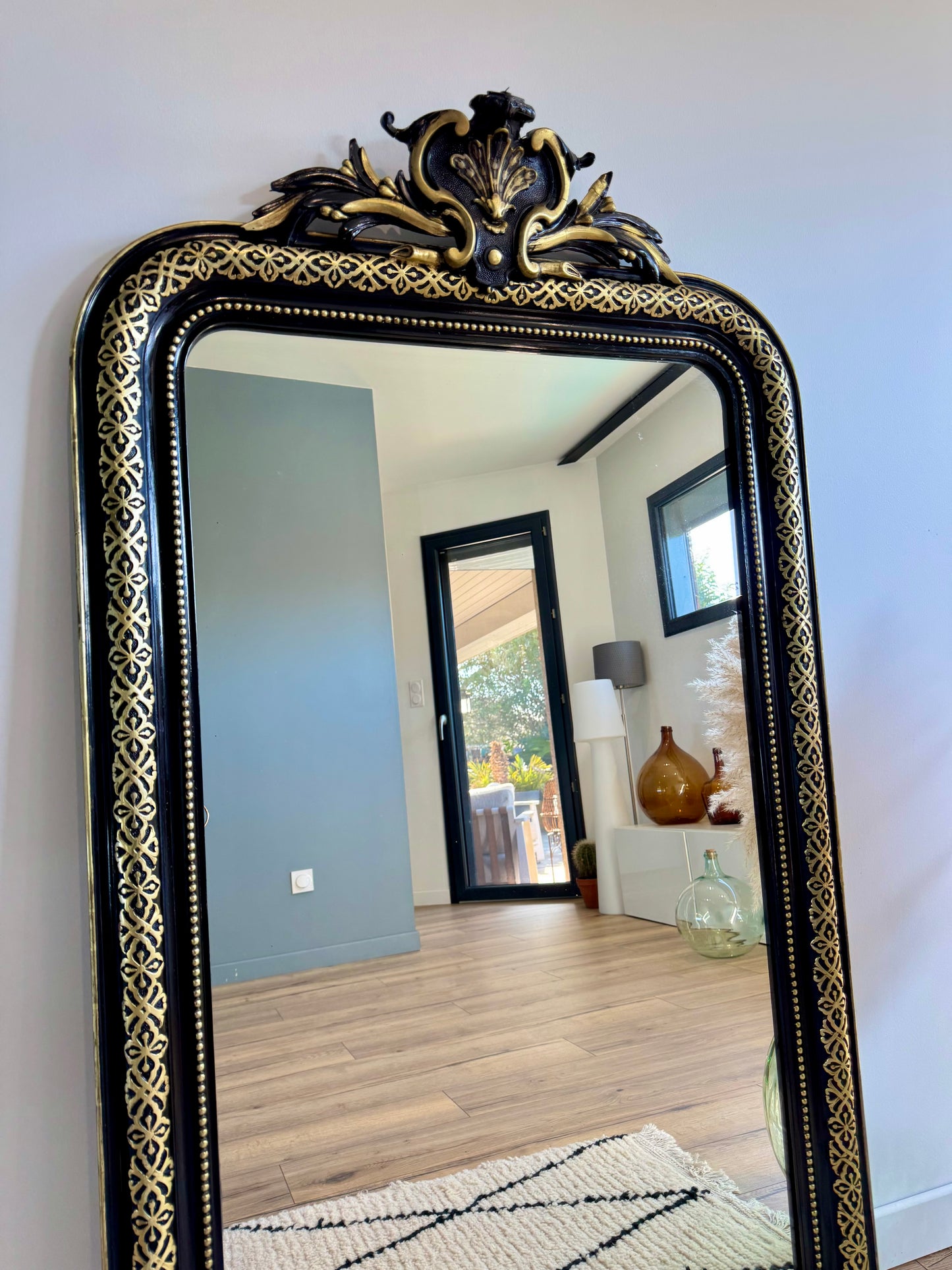 Miroir ancien au style Napoléon III, doré à la feuille d'or