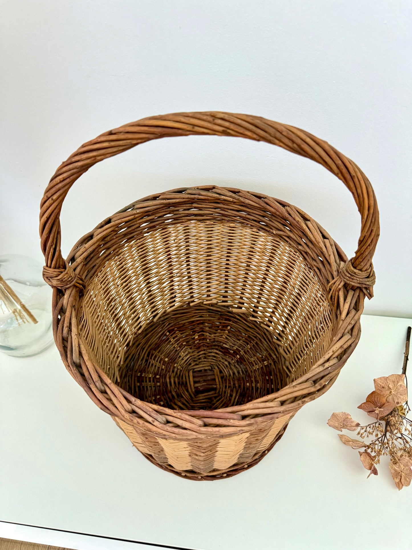 Panier ancien rond en osier
