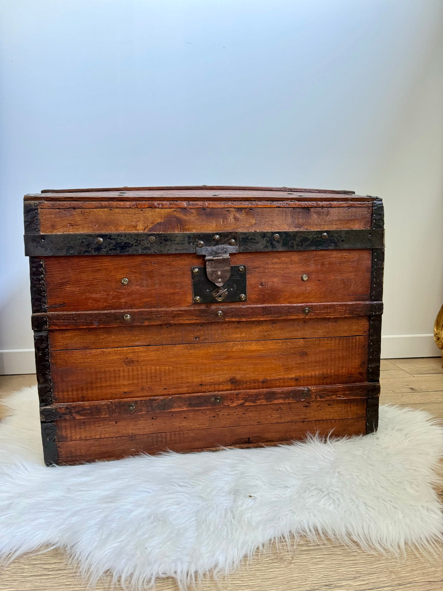 Grand coffre de rangement ancien