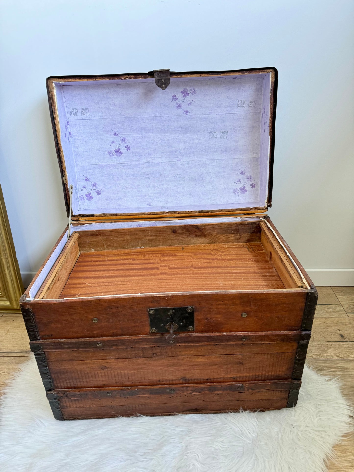 Grand coffre de rangement ancien