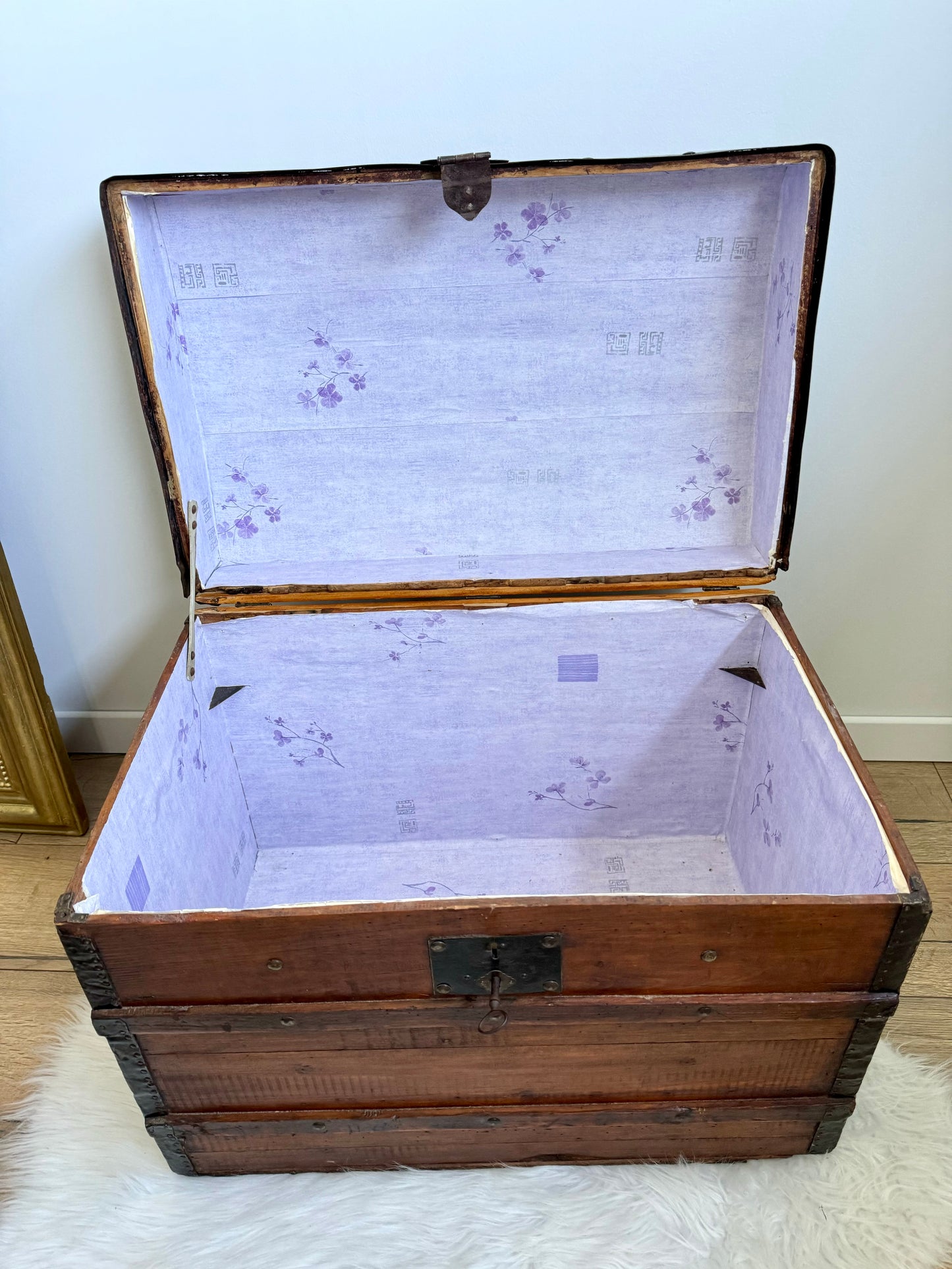 Grand coffre de rangement ancien