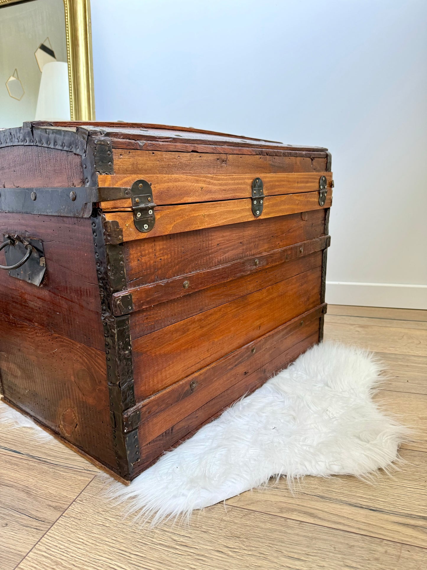 Grand coffre de rangement ancien