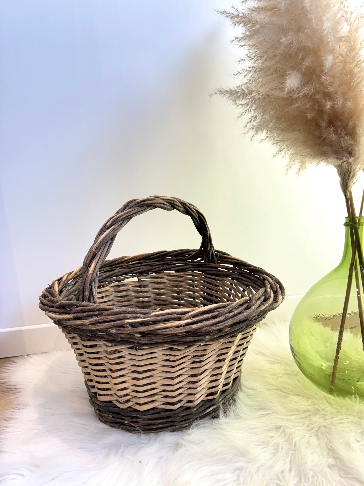 Panier ancien rond en osier bicolore