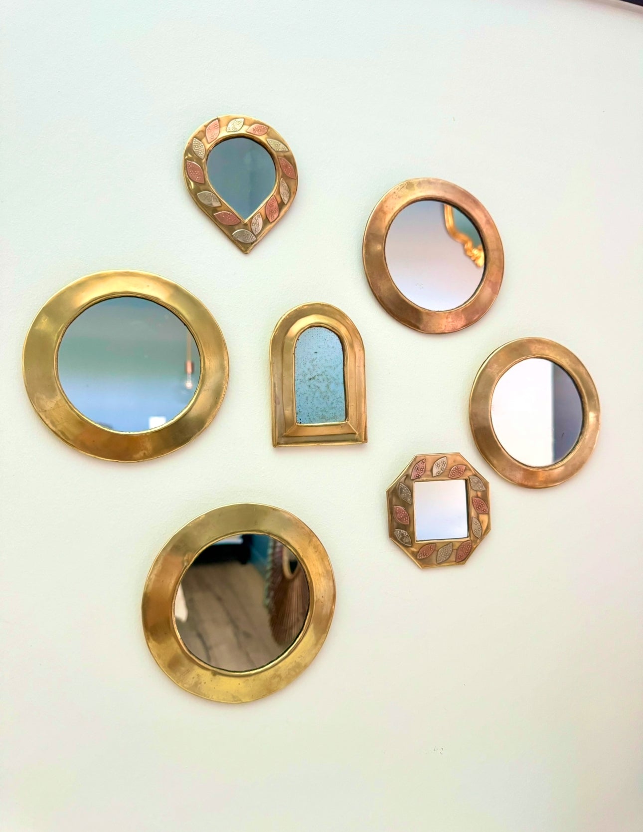 Accumulation de miroirs en laiton